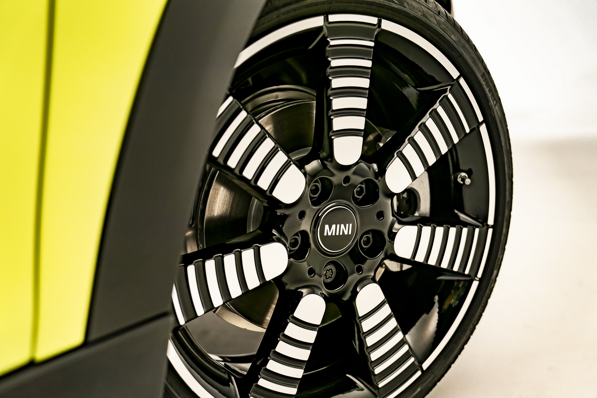 MINI Gives 2022 Hatches And Convertible A Maxi Update