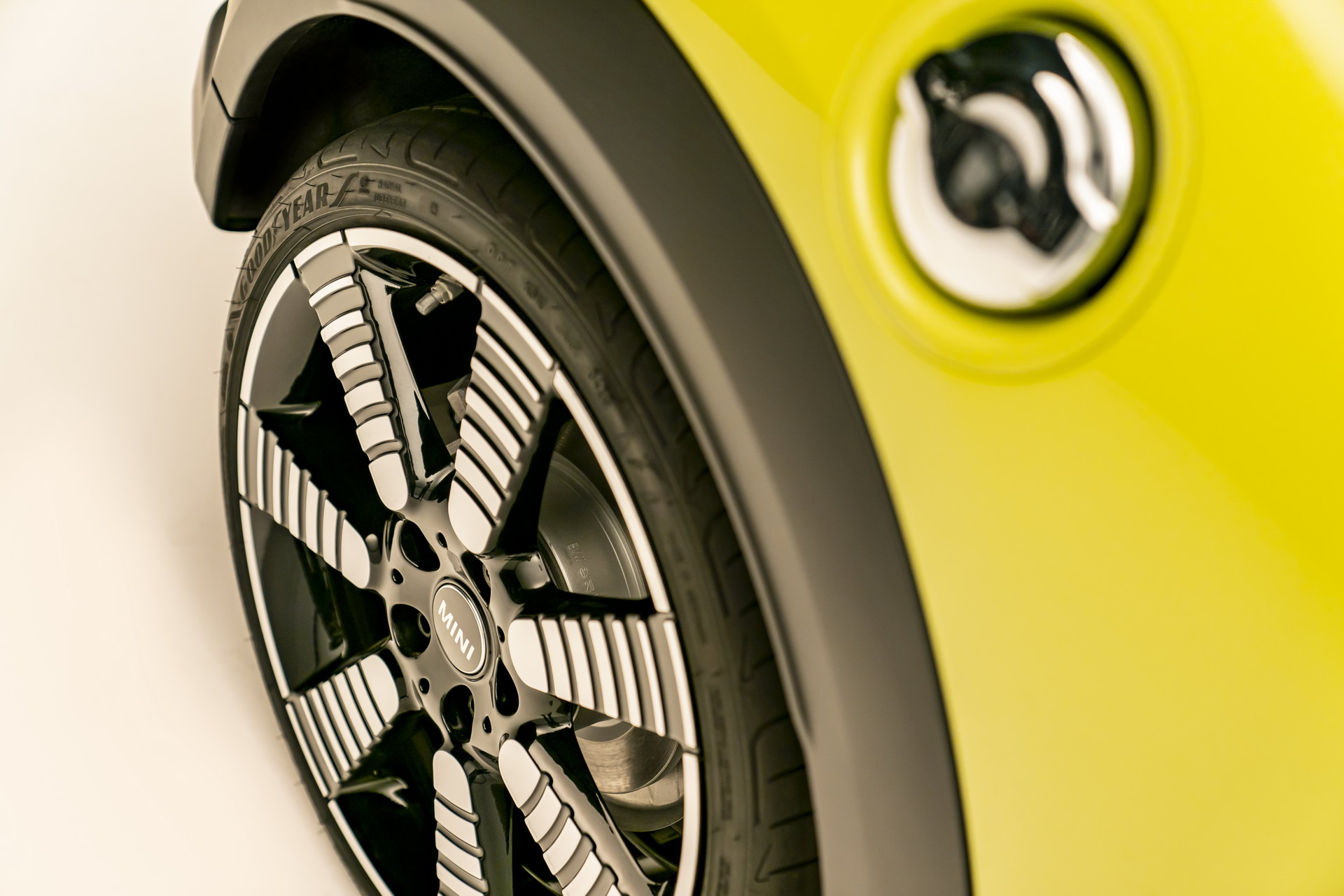 MINI Gives 2022 Hatches And Convertible A Maxi Update