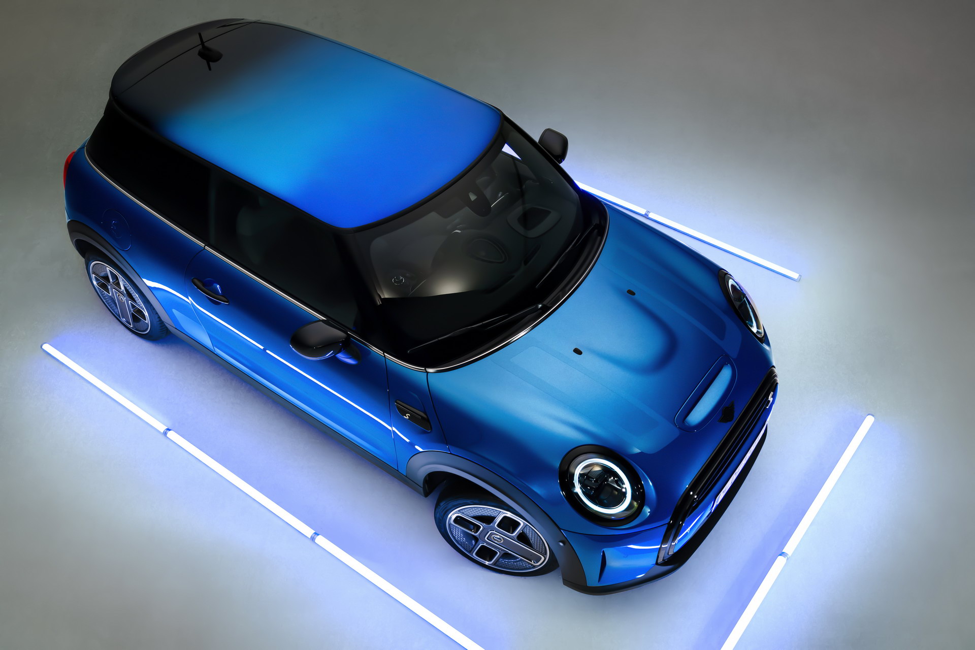 MINI Gives 2022 Hatches And Convertible A Maxi Update