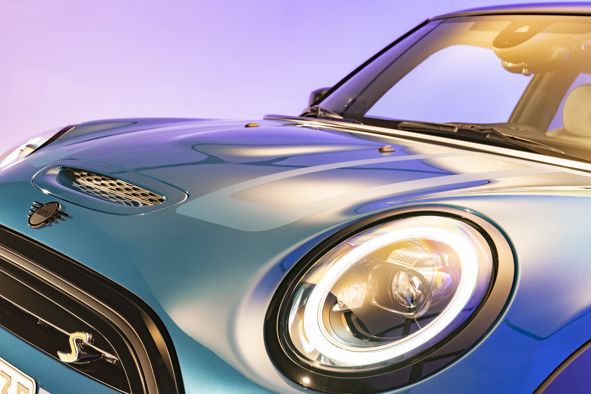 MINI Gives 2022 Hatches And Convertible A Maxi Update