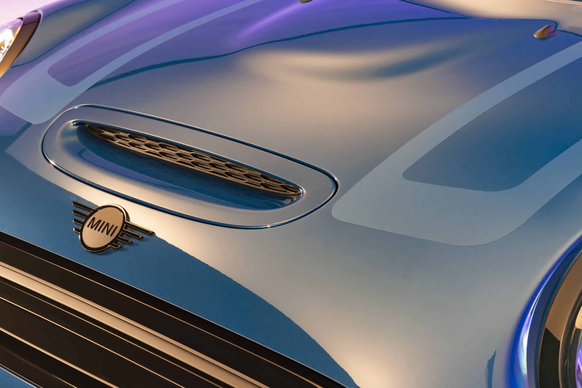 MINI Gives 2022 Hatches And Convertible A Maxi Update