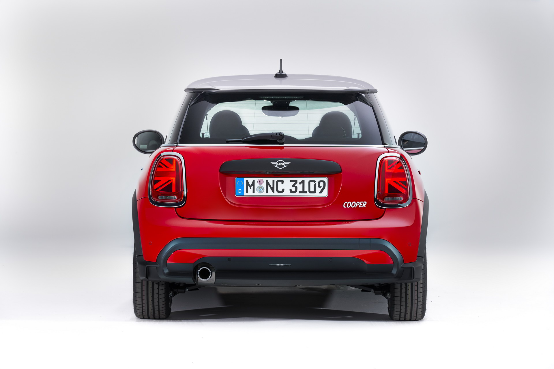 MINI Gives 2022 Hatches And Convertible A Maxi Update