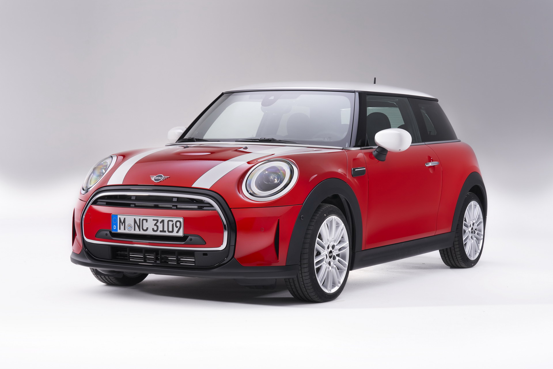 MINI Gives 2022 Hatches And Convertible A Maxi Update