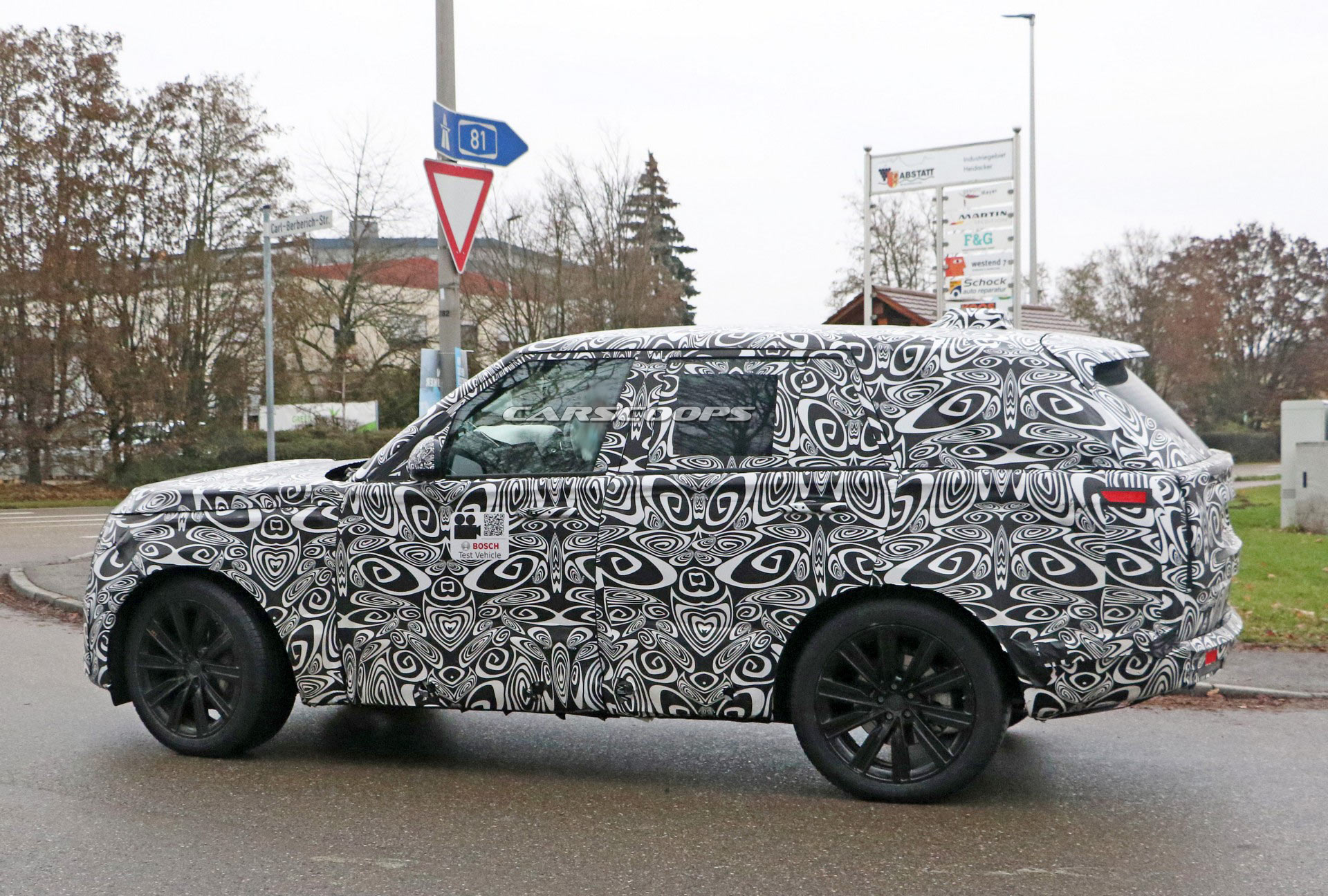 2022 Range Rover Interior Spied With Larger Infotainment System