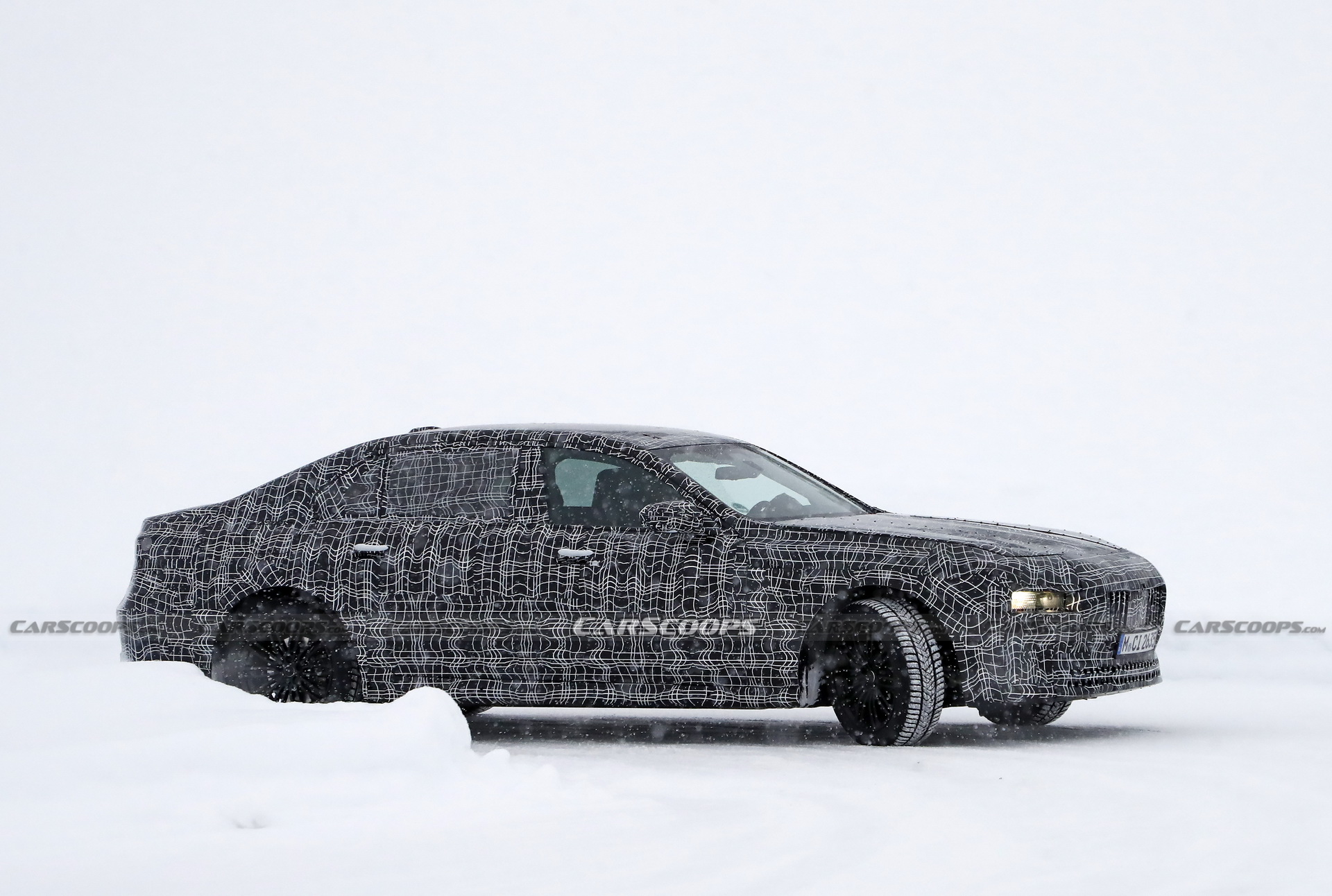 2022 BMW 7-Series Prototype Needs More Camo To Hide That Face