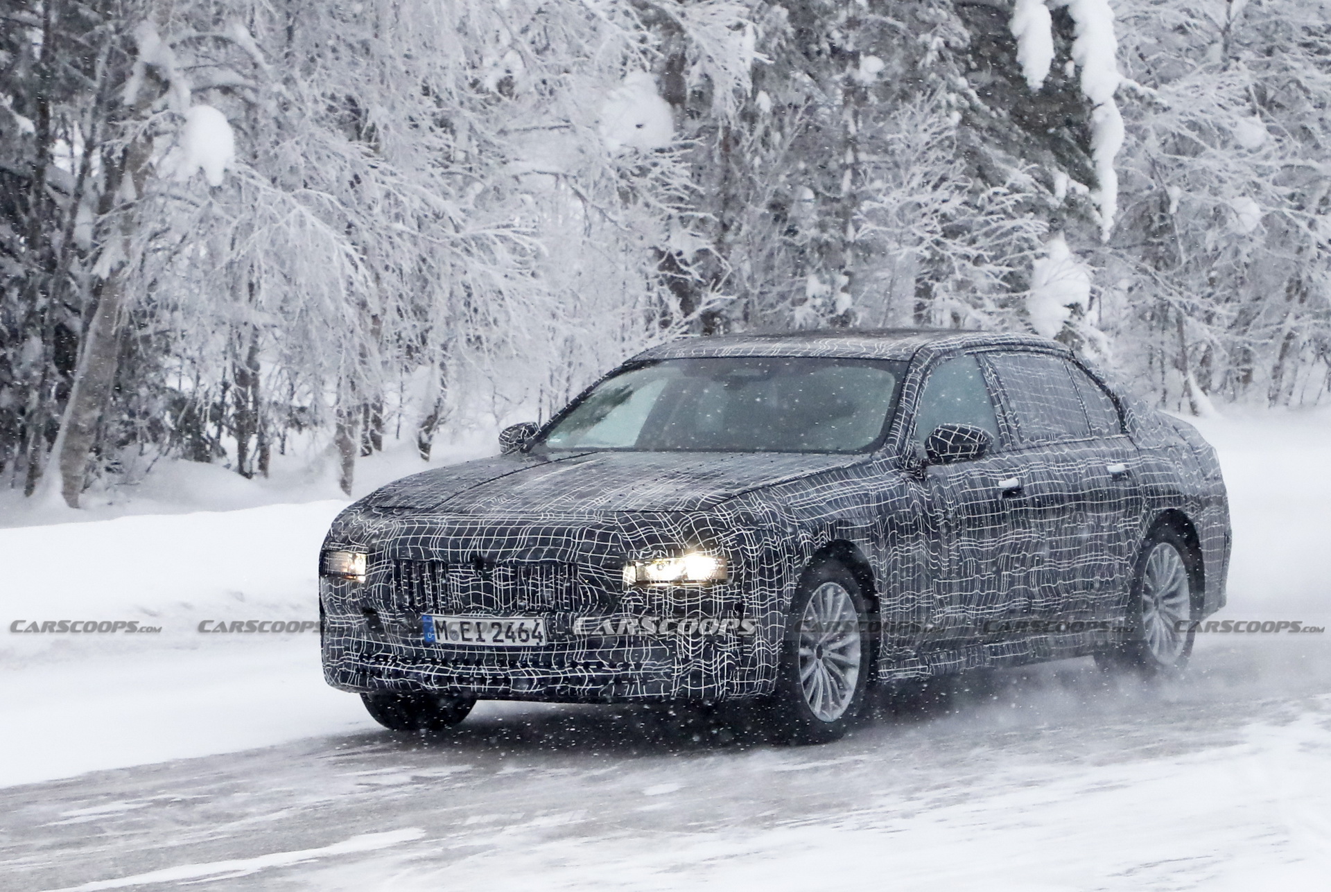 2022 BMW 7-Series Prototype Needs More Camo To Hide That Face