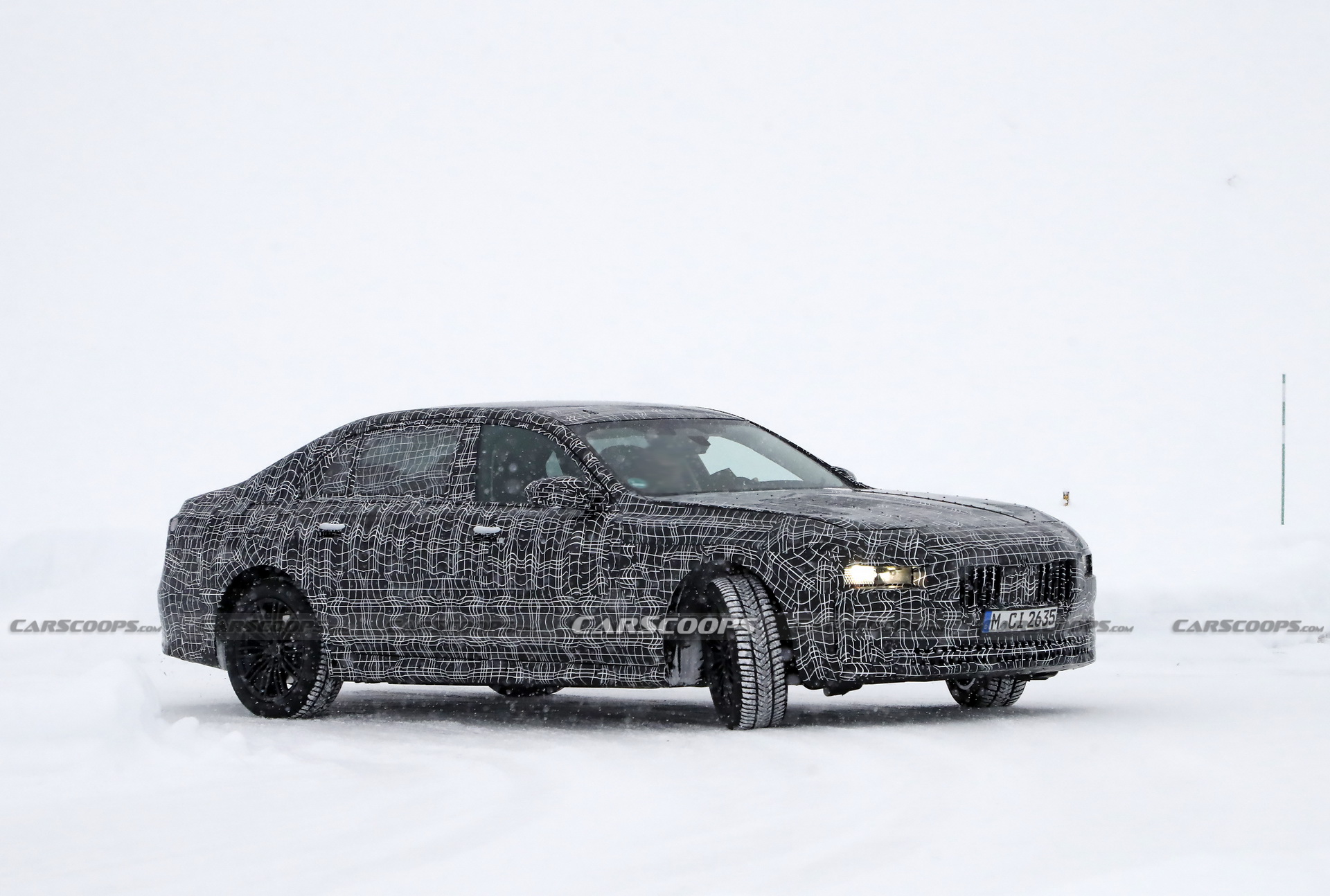 2022 BMW 7-Series Prototype Needs More Camo To Hide That Face