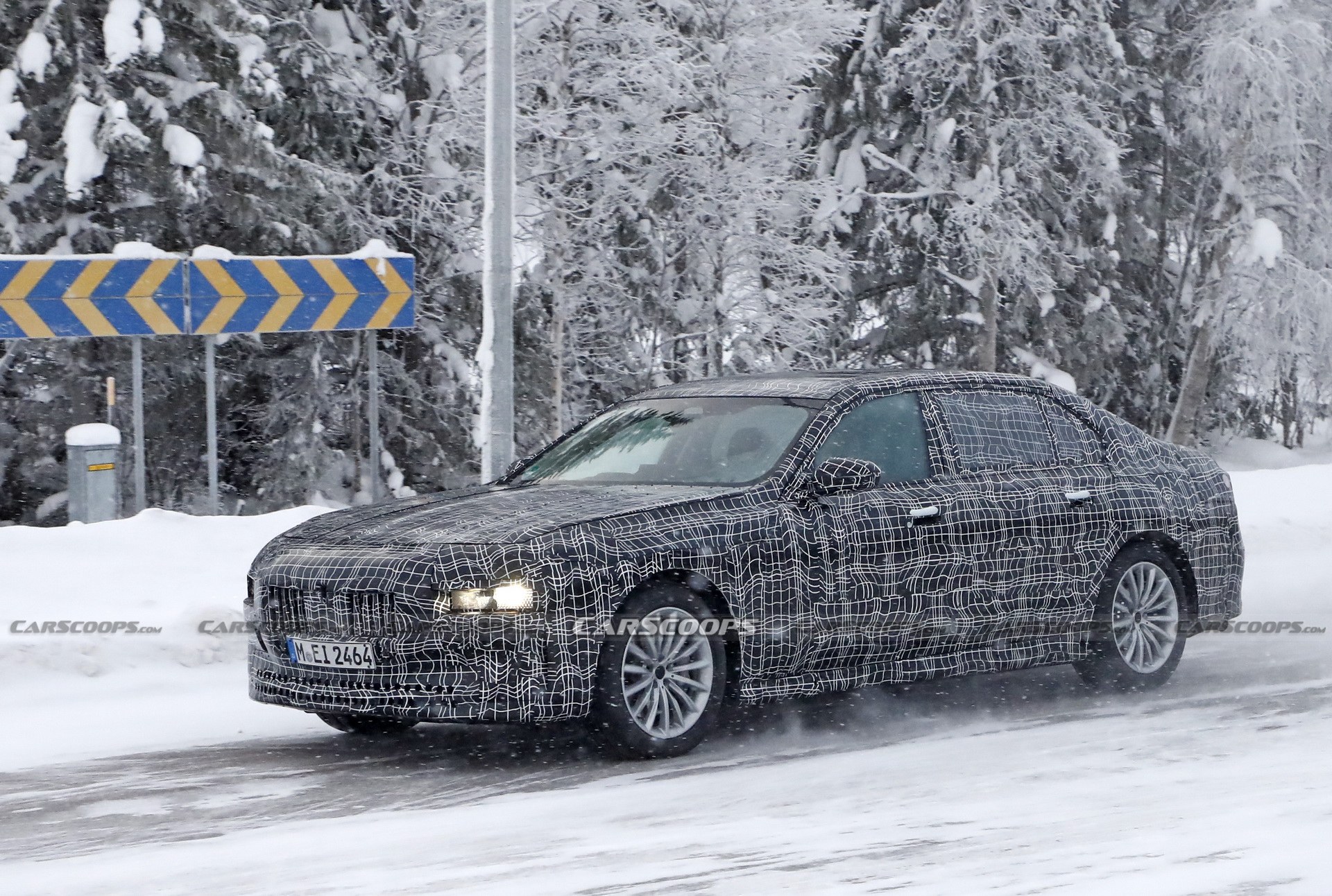 2022 BMW 7-Series Prototype Needs More Camo To Hide That Face