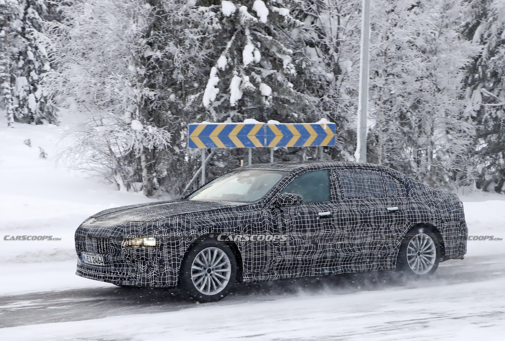 2022 BMW 7-Series Prototype Needs More Camo To Hide That Face