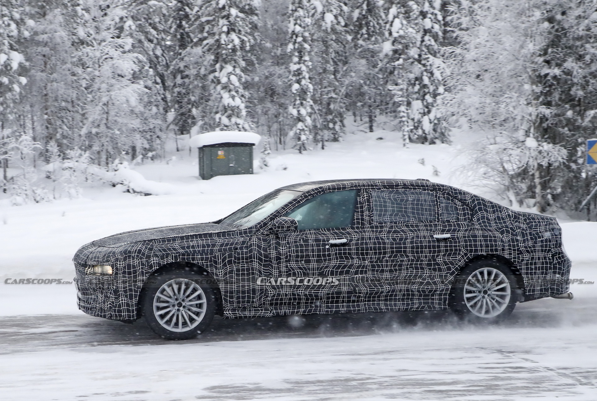 2022 BMW 7-Series Prototype Needs More Camo To Hide That Face