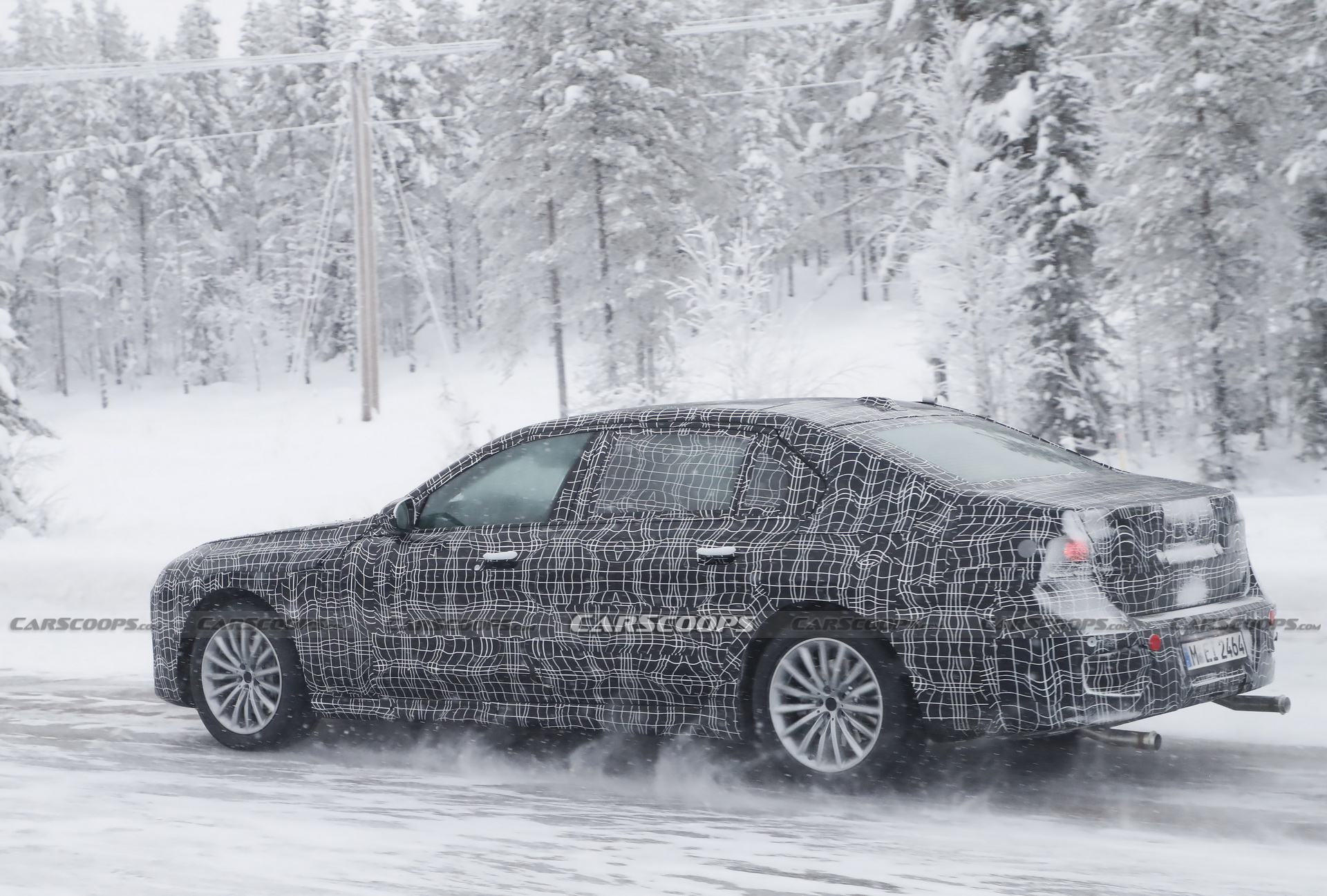 2022 BMW 7-Series Prototype Needs More Camo To Hide That Face