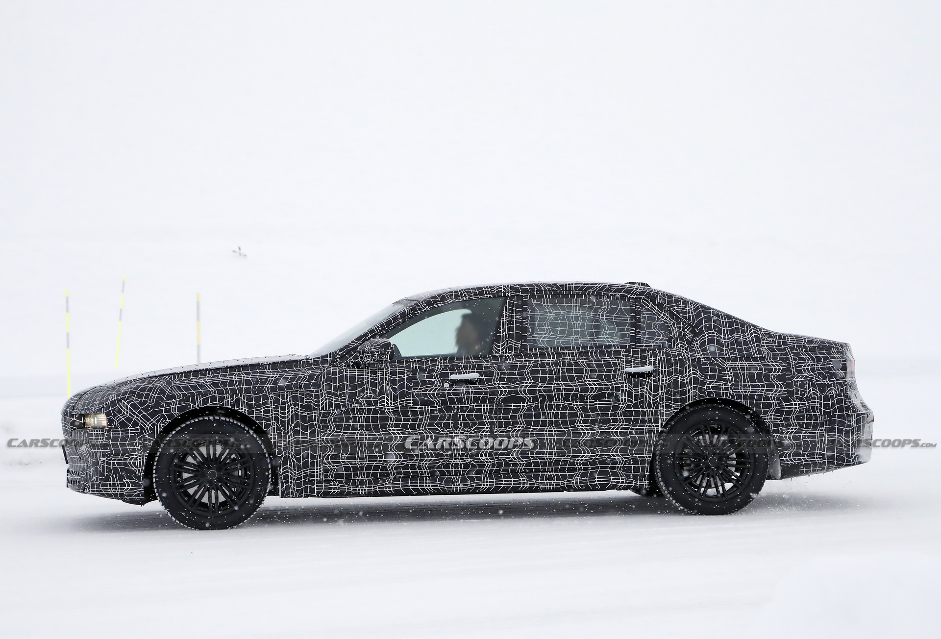 2022 BMW 7-Series Prototype Needs More Camo To Hide That Face