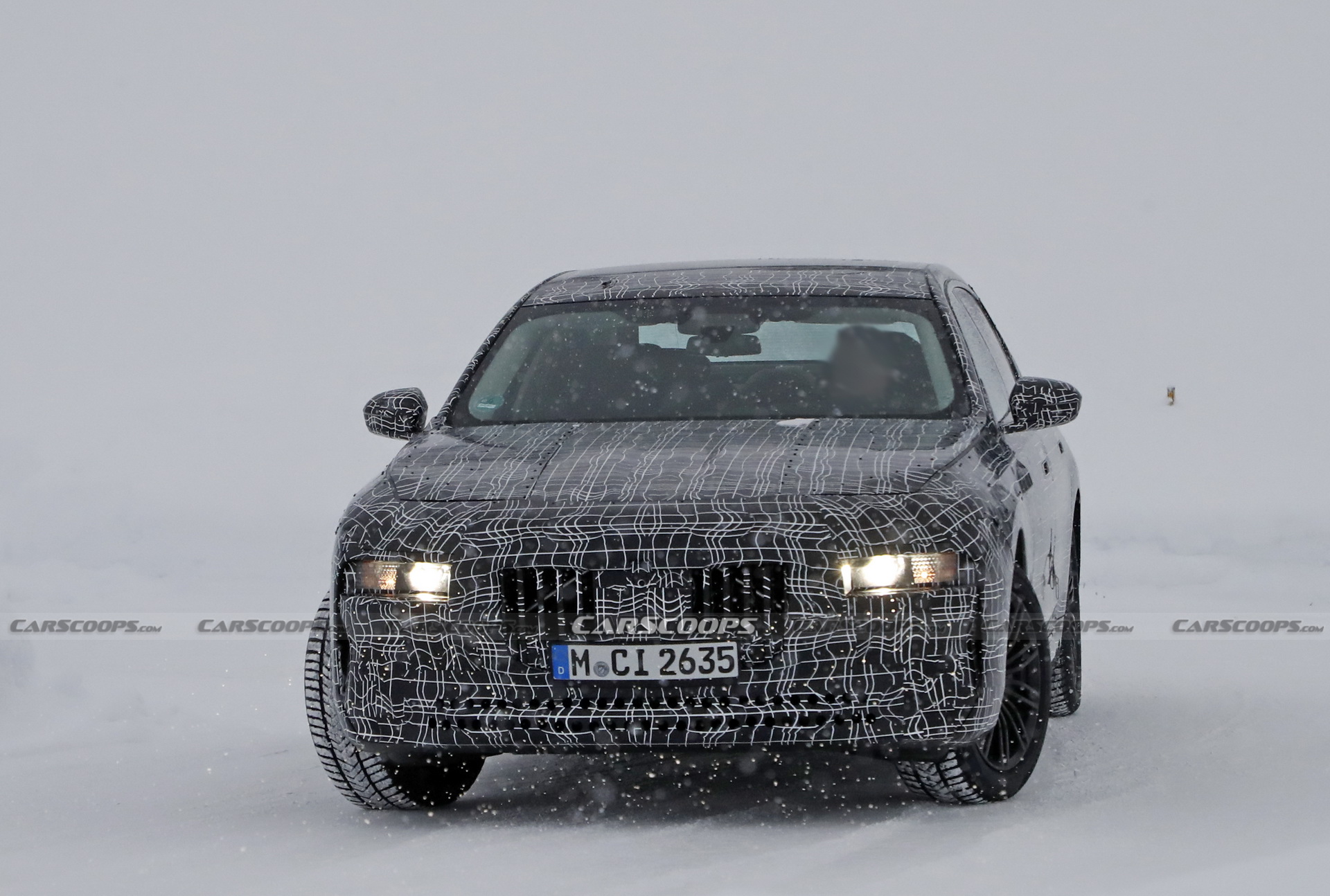 2022 BMW 7-Series Prototype Needs More Camo To Hide That Face