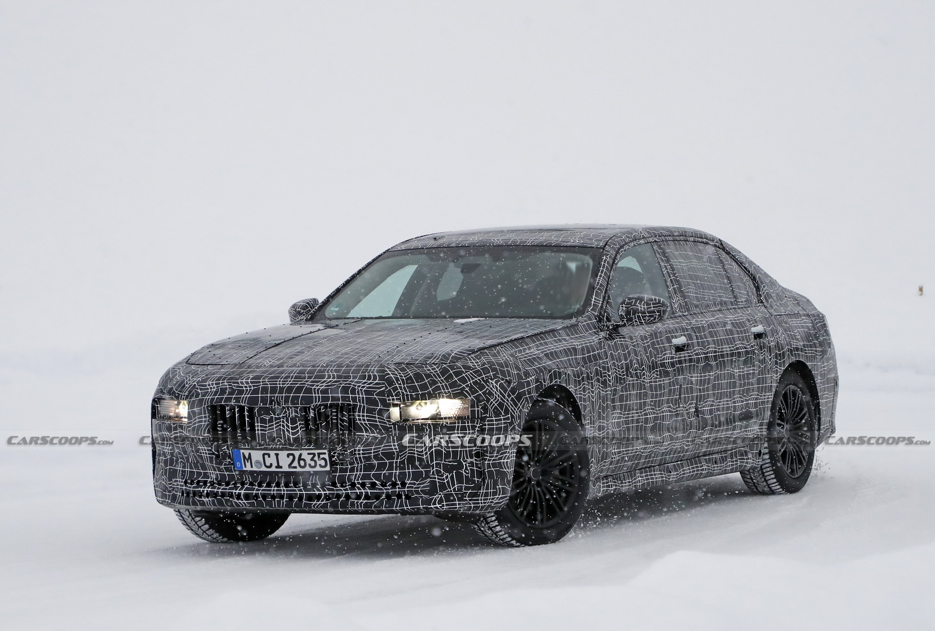 2022 BMW 7-Series Prototype Needs More Camo To Hide That Face