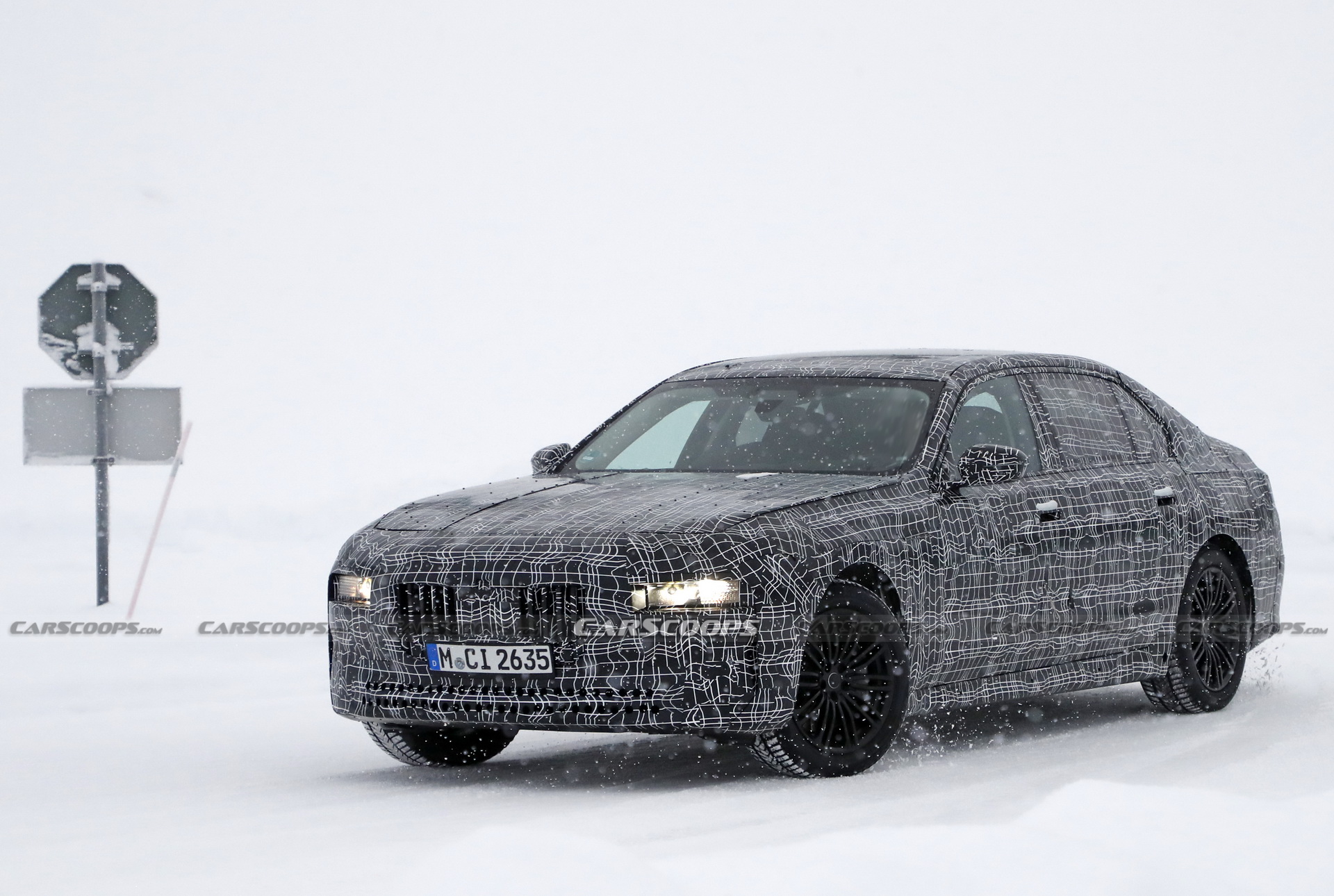 2022 BMW 7-Series Prototype Needs More Camo To Hide That Face