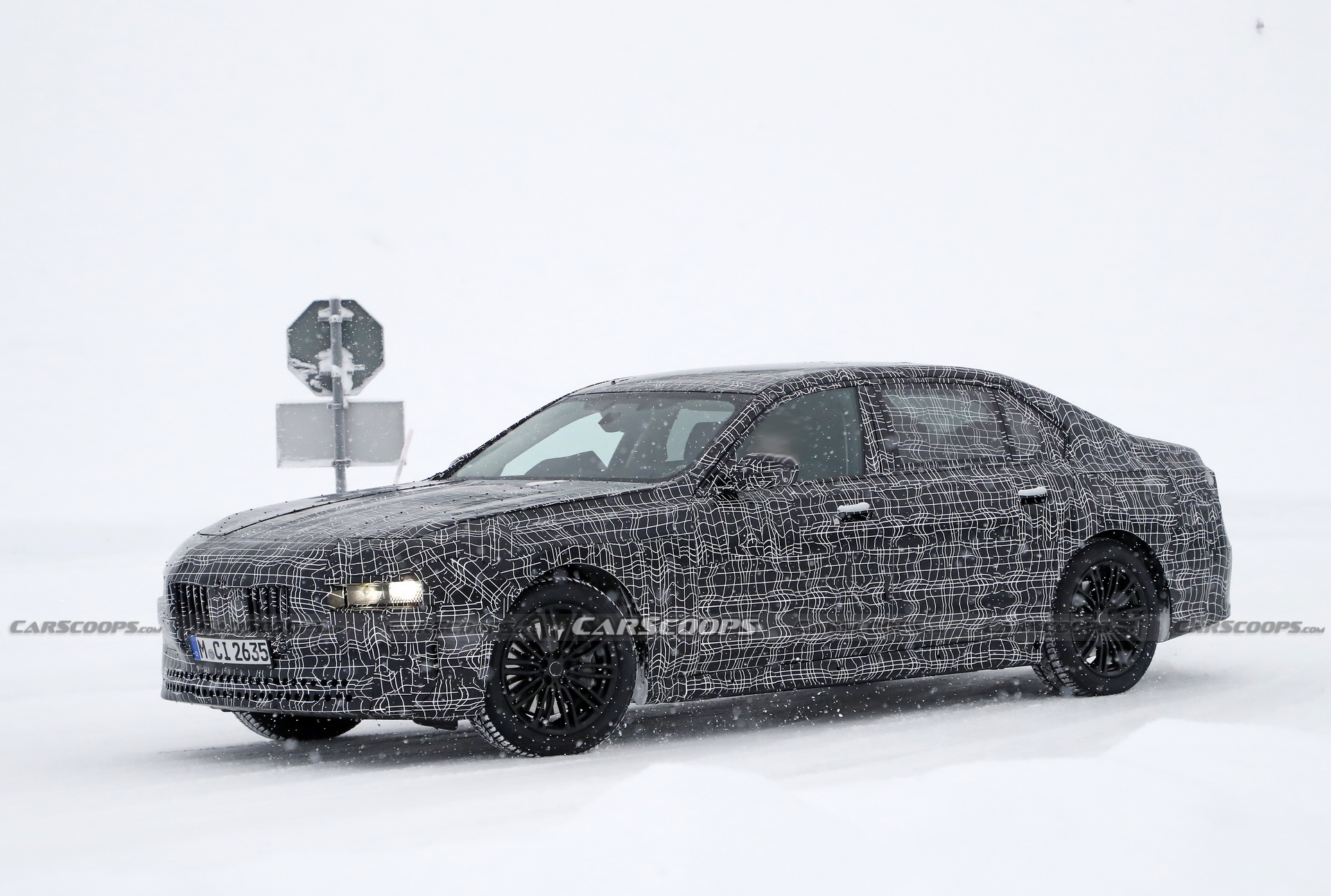 2022 BMW 7-Series Prototype Needs More Camo To Hide That Face