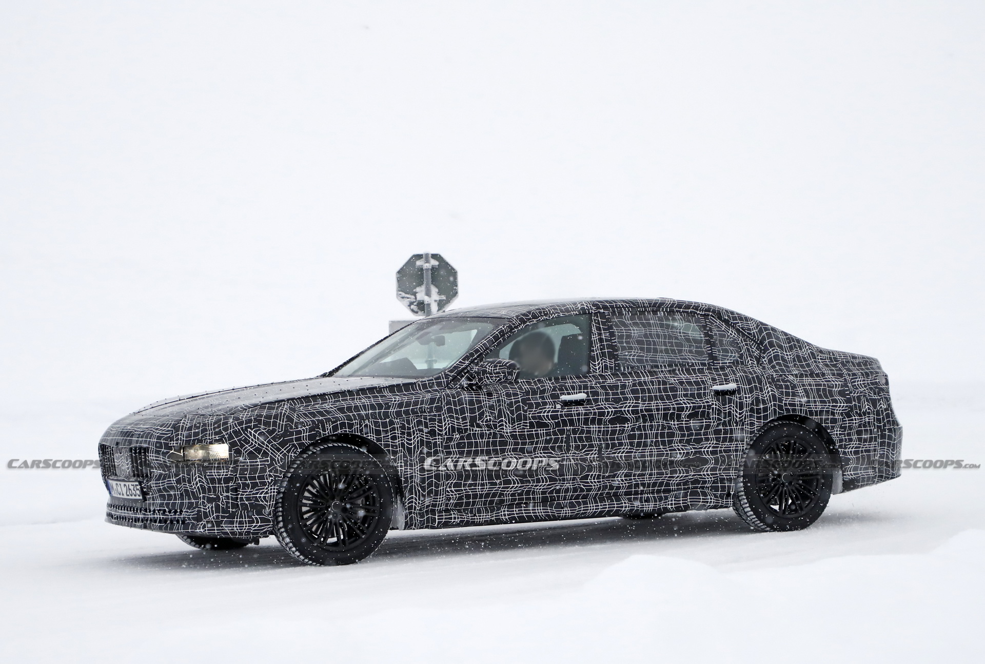 2022 BMW 7-Series Prototype Needs More Camo To Hide That Face