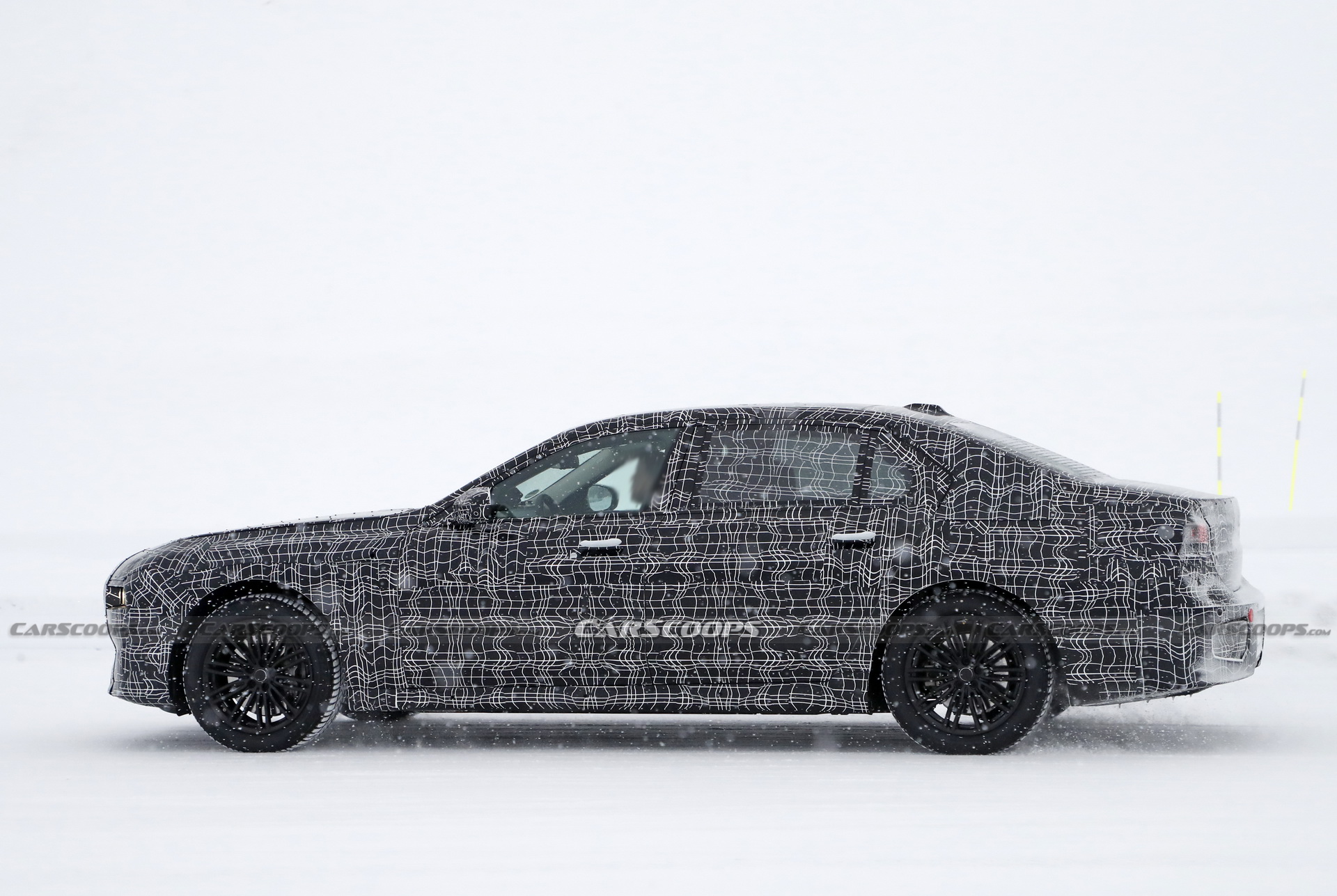 2022 BMW 7-Series Prototype Needs More Camo To Hide That Face