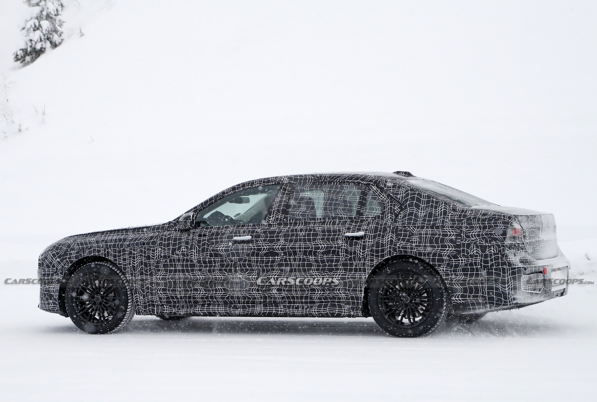 2022 BMW 7-Series Prototype Needs More Camo To Hide That Face
