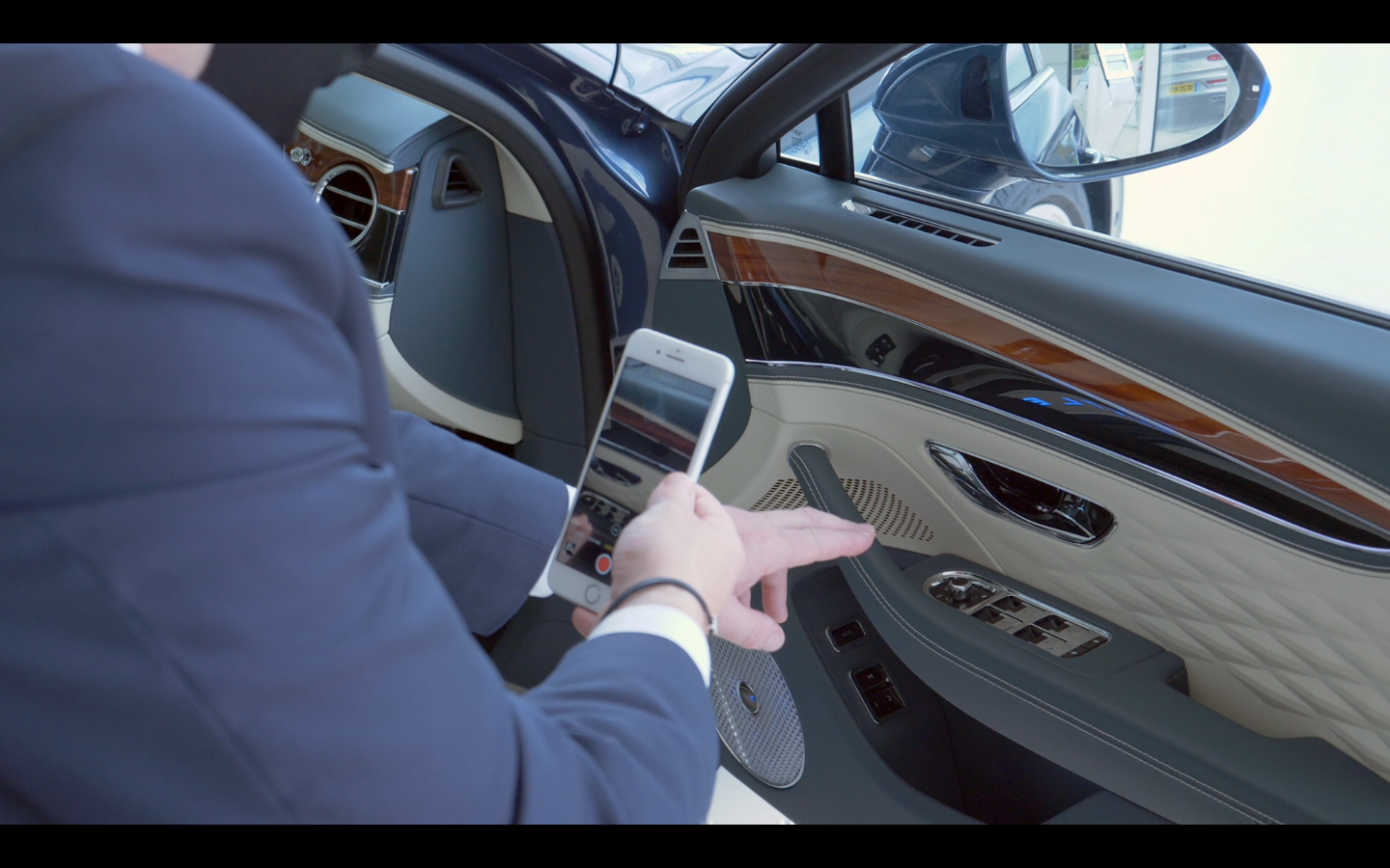 Bentley Enables UK Customers To Commission Their Car Online