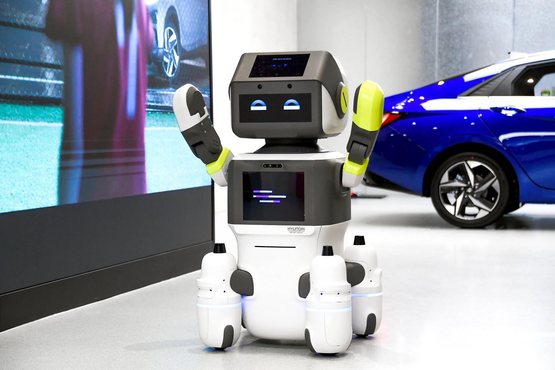 Wake Up Humans, The Robots Are Coming: Meet Hyundai’s DAL-e AI Customer Service Robot