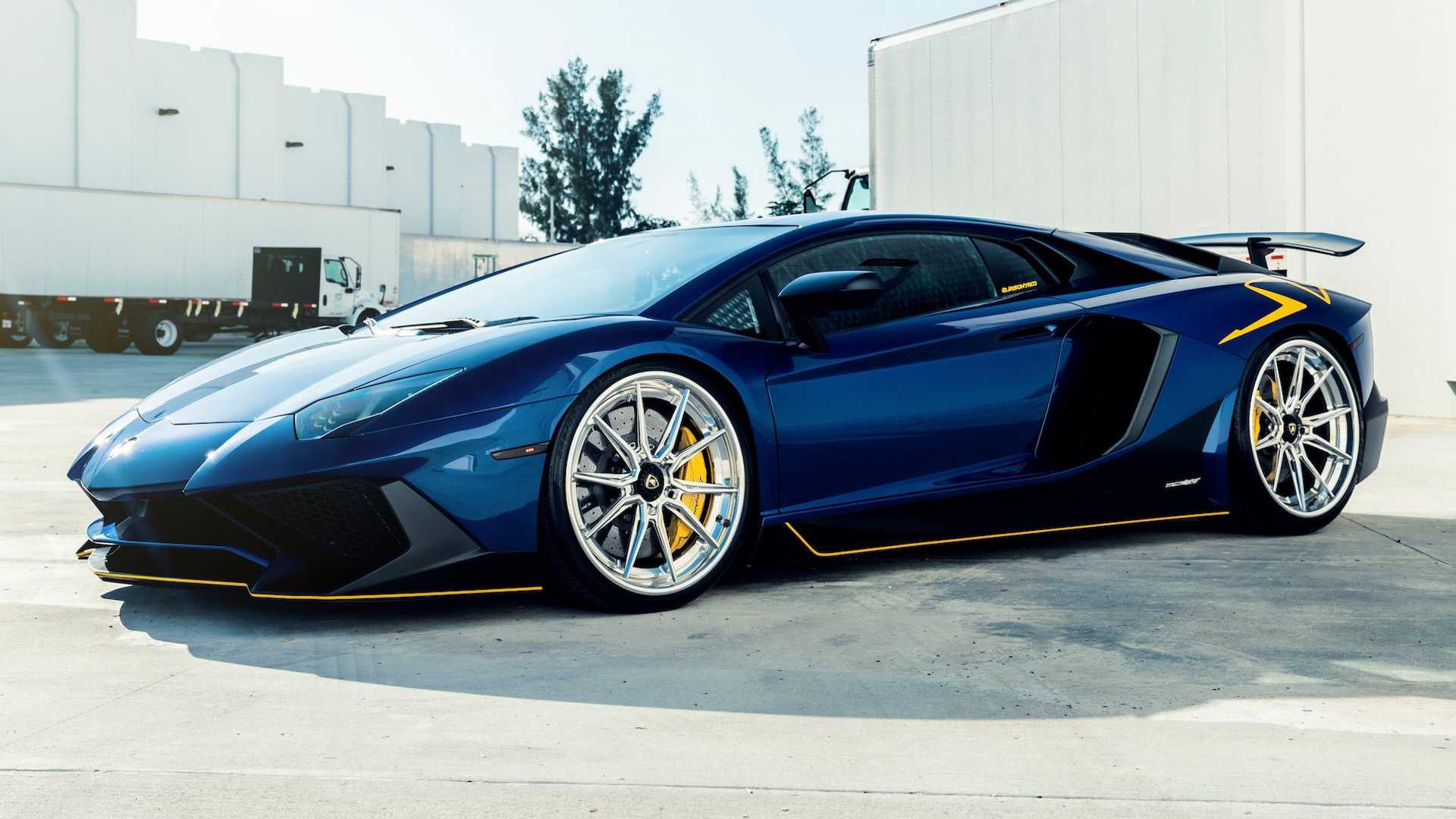 Does This Blue Lamborghini Aventador SV Look Better With 22-Inch Aftermarket Wheels?