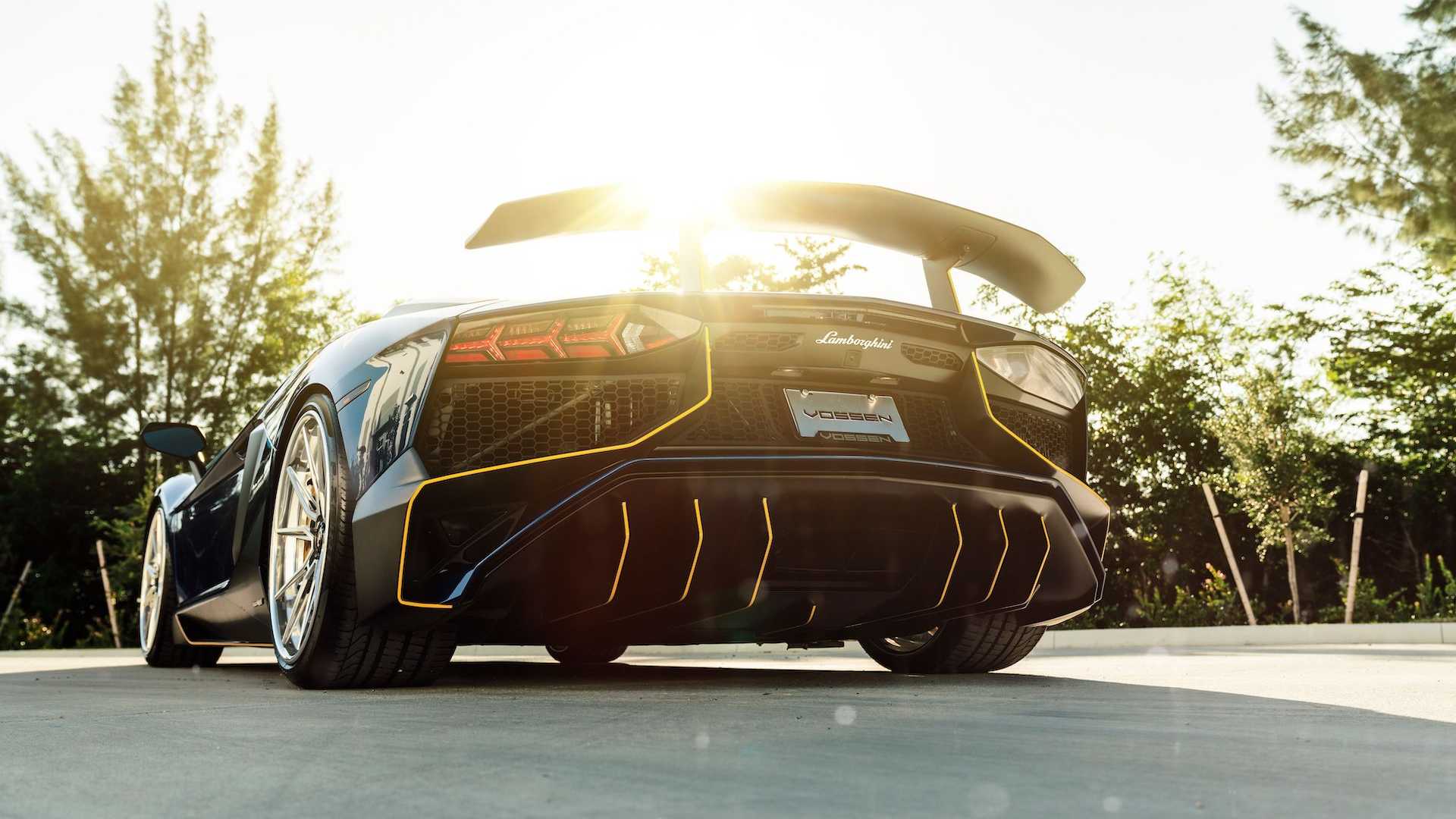 Does This Blue Lamborghini Aventador SV Look Better With 22-Inch Aftermarket Wheels?