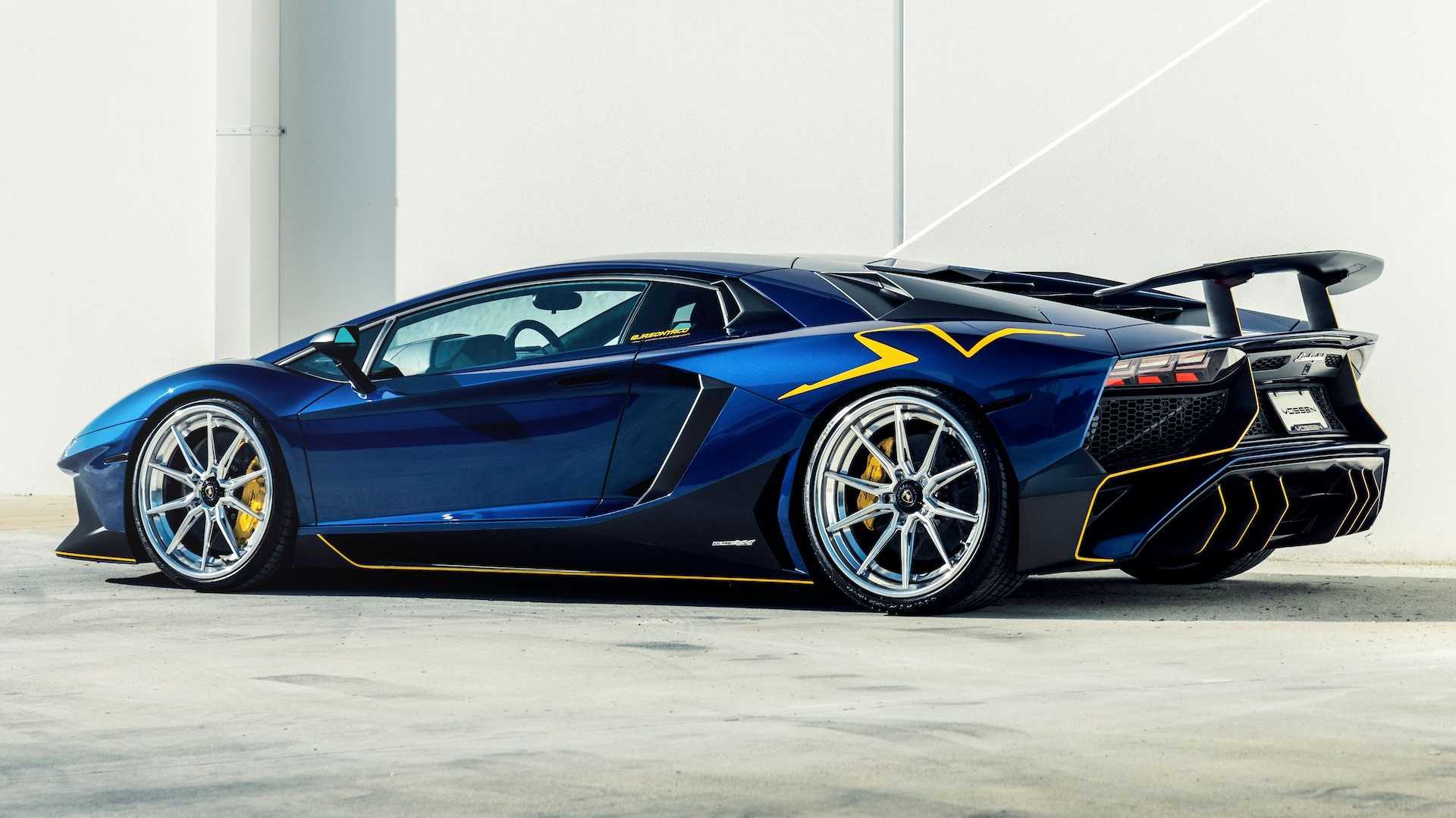 Does This Blue Lamborghini Aventador SV Look Better With 22-Inch Aftermarket Wheels?