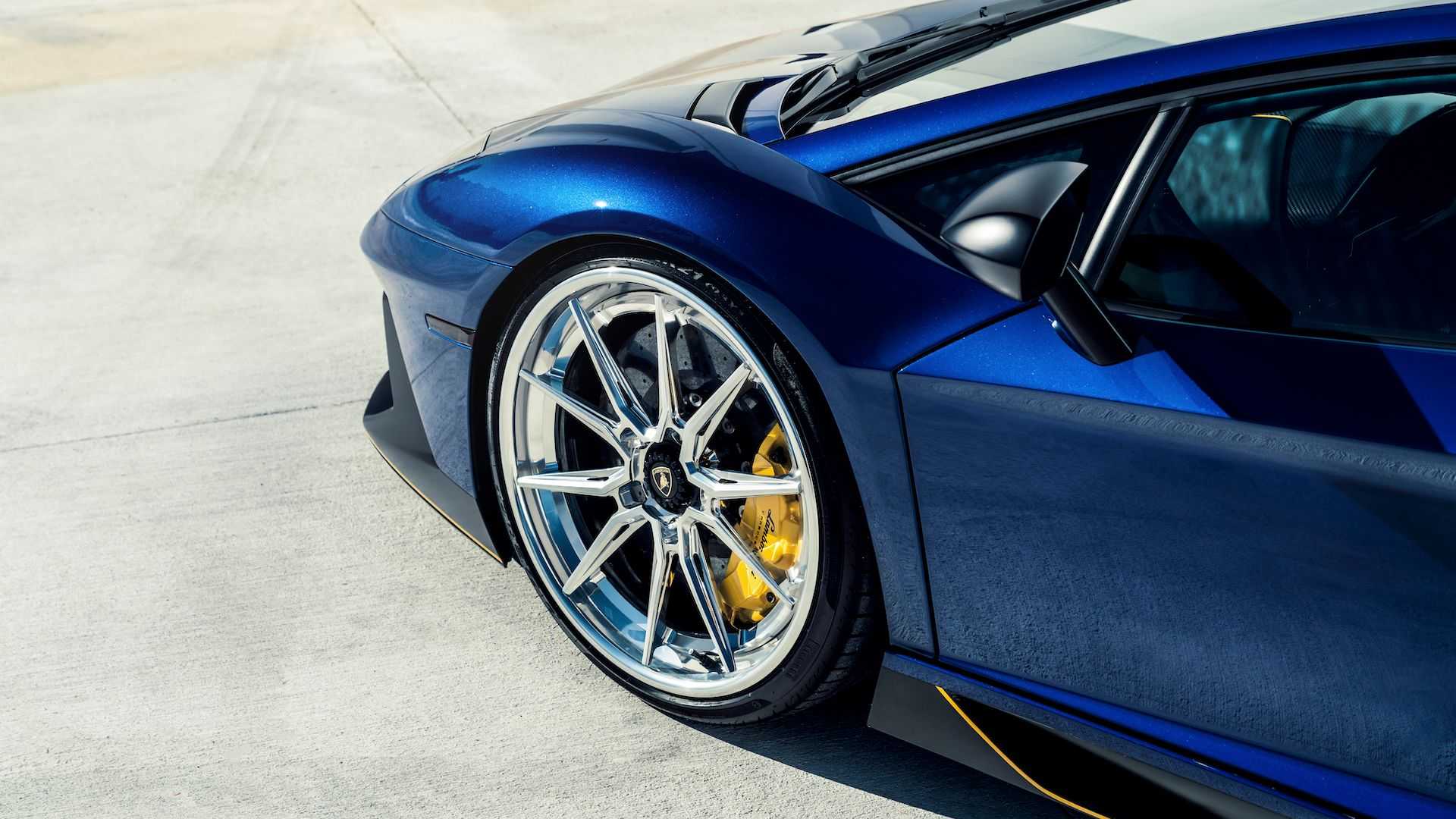 Does This Blue Lamborghini Aventador SV Look Better With 22-Inch Aftermarket Wheels?
