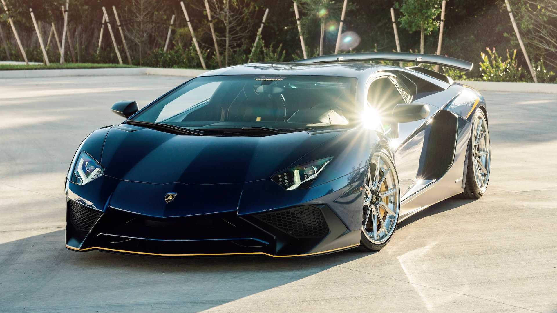Does This Blue Lamborghini Aventador SV Look Better With 22-Inch Aftermarket Wheels?