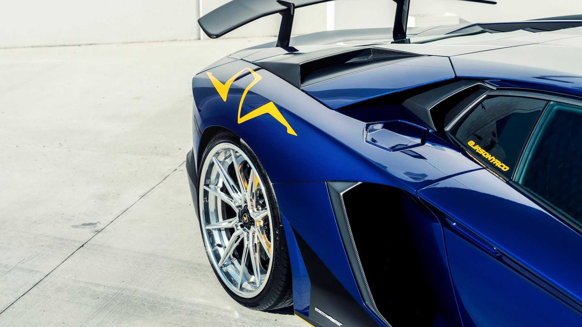 Does This Blue Lamborghini Aventador SV Look Better With 22-Inch Aftermarket Wheels?