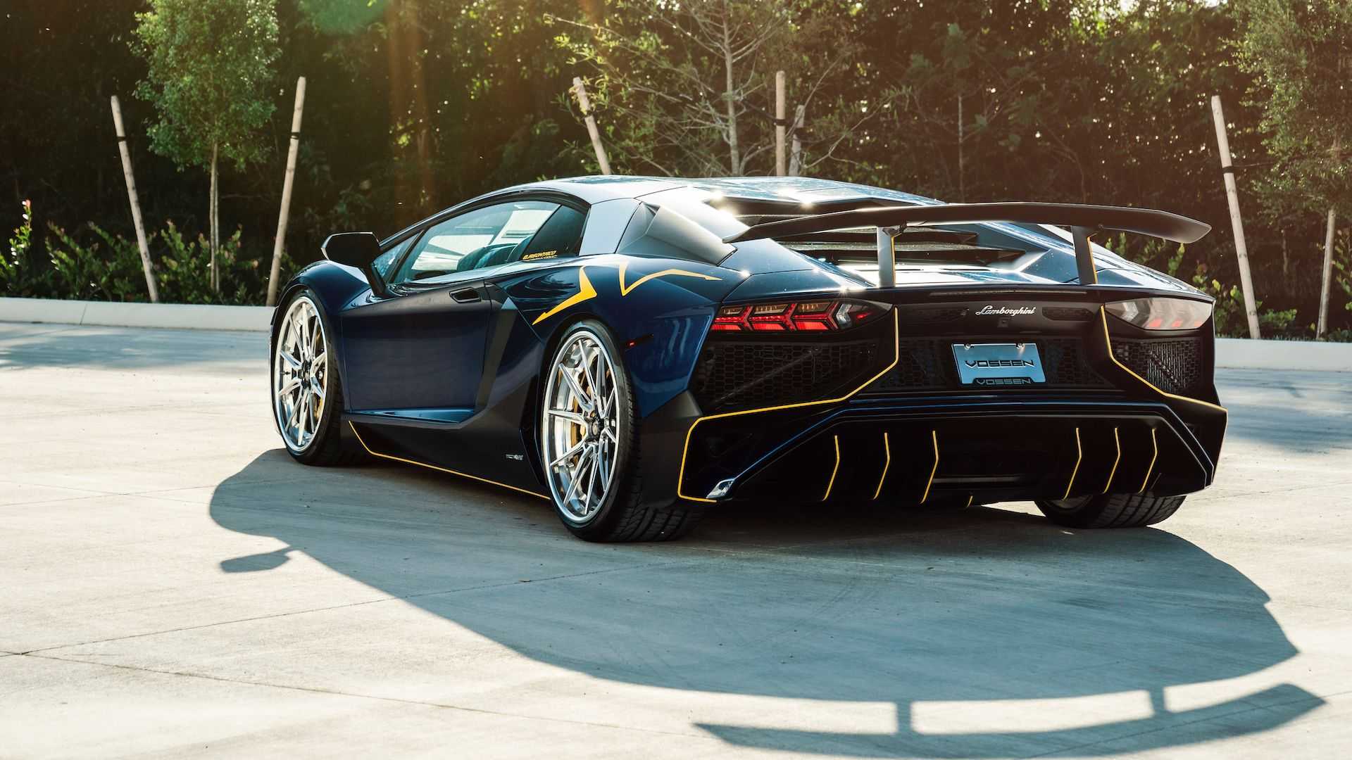 Does This Blue Lamborghini Aventador SV Look Better With 22-Inch Aftermarket Wheels?