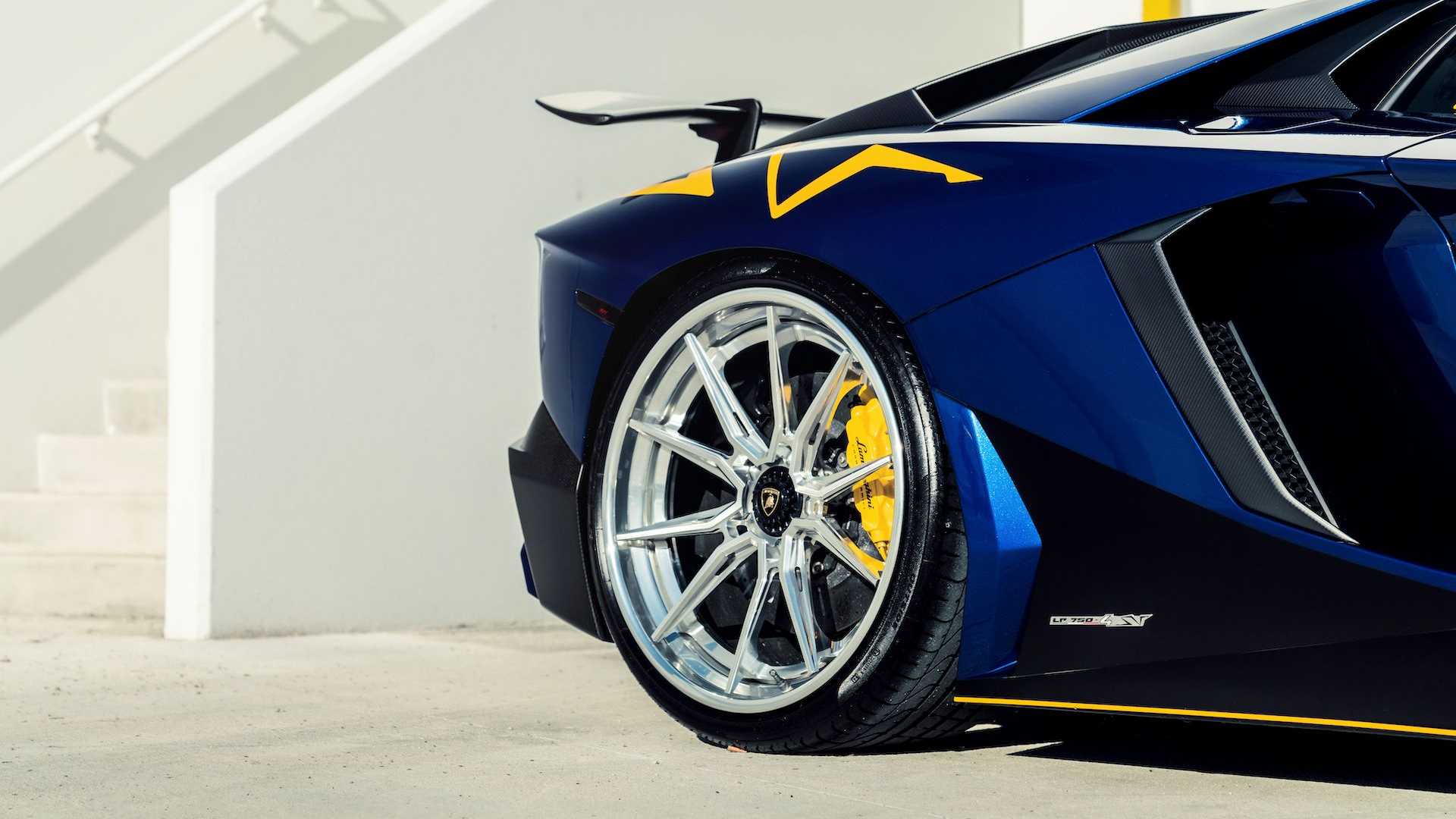 Does This Blue Lamborghini Aventador SV Look Better With 22-Inch Aftermarket Wheels?