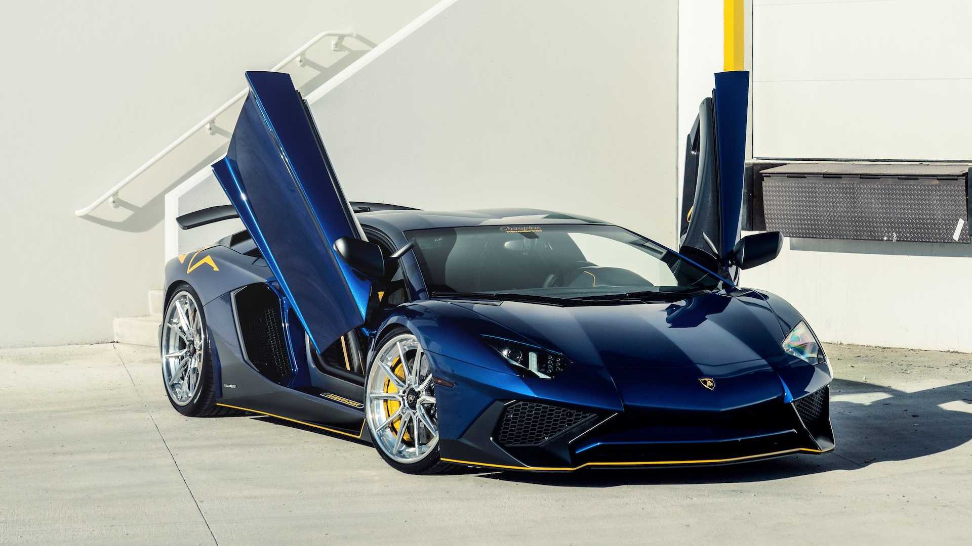 Does This Blue Lamborghini Aventador SV Look Better With 22-Inch Aftermarket Wheels?