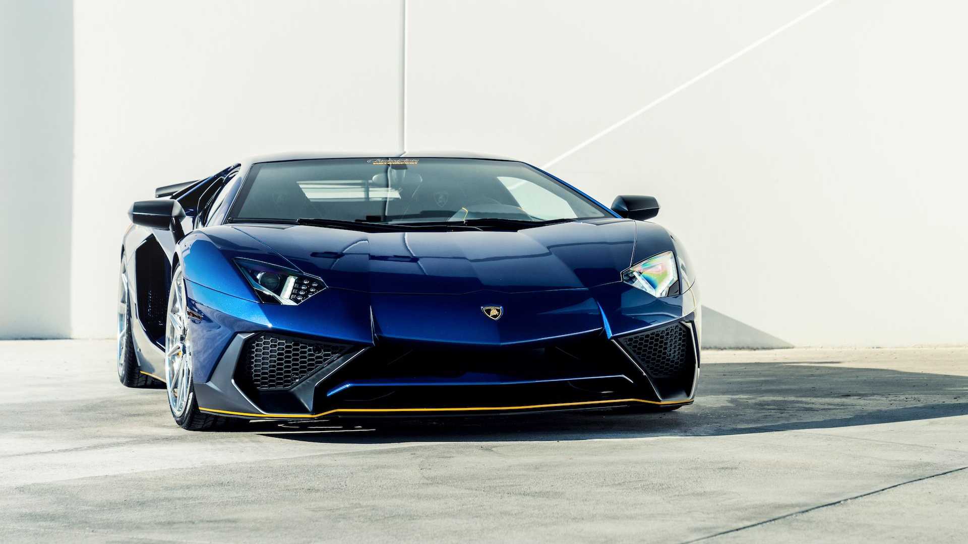 Does This Blue Lamborghini Aventador SV Look Better With 22-Inch Aftermarket Wheels?