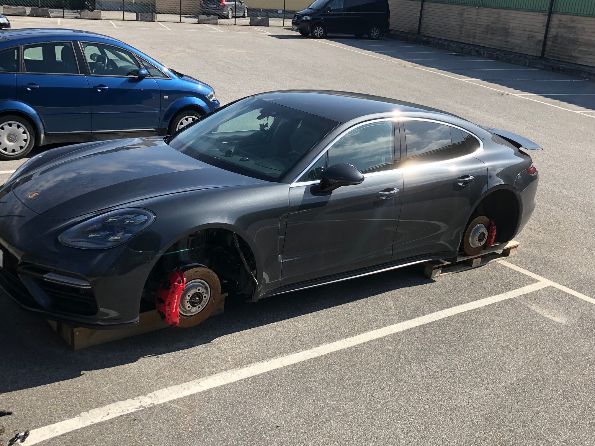 Porsche Panamera Needs New Wheels After Thieves Steal The Original Ones