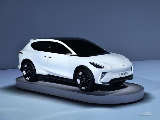 Alibaba And SAIC Team Up To Launch New IM EV Brand, Sedan Features 39-Inch Display And Autonomous Driving Tech