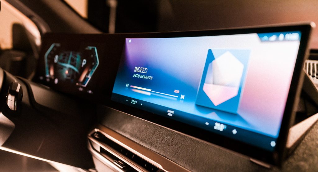  BMW Showcasing Next-Gen Display And iDrive At CES 2021