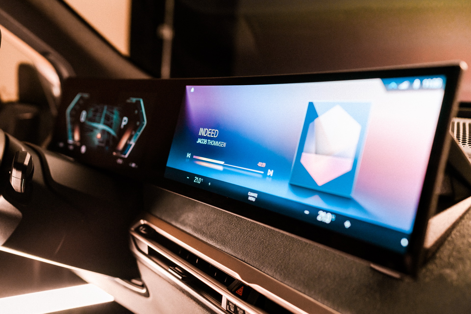 BMW Showcasing Next-Gen Display And iDrive At CES 2021