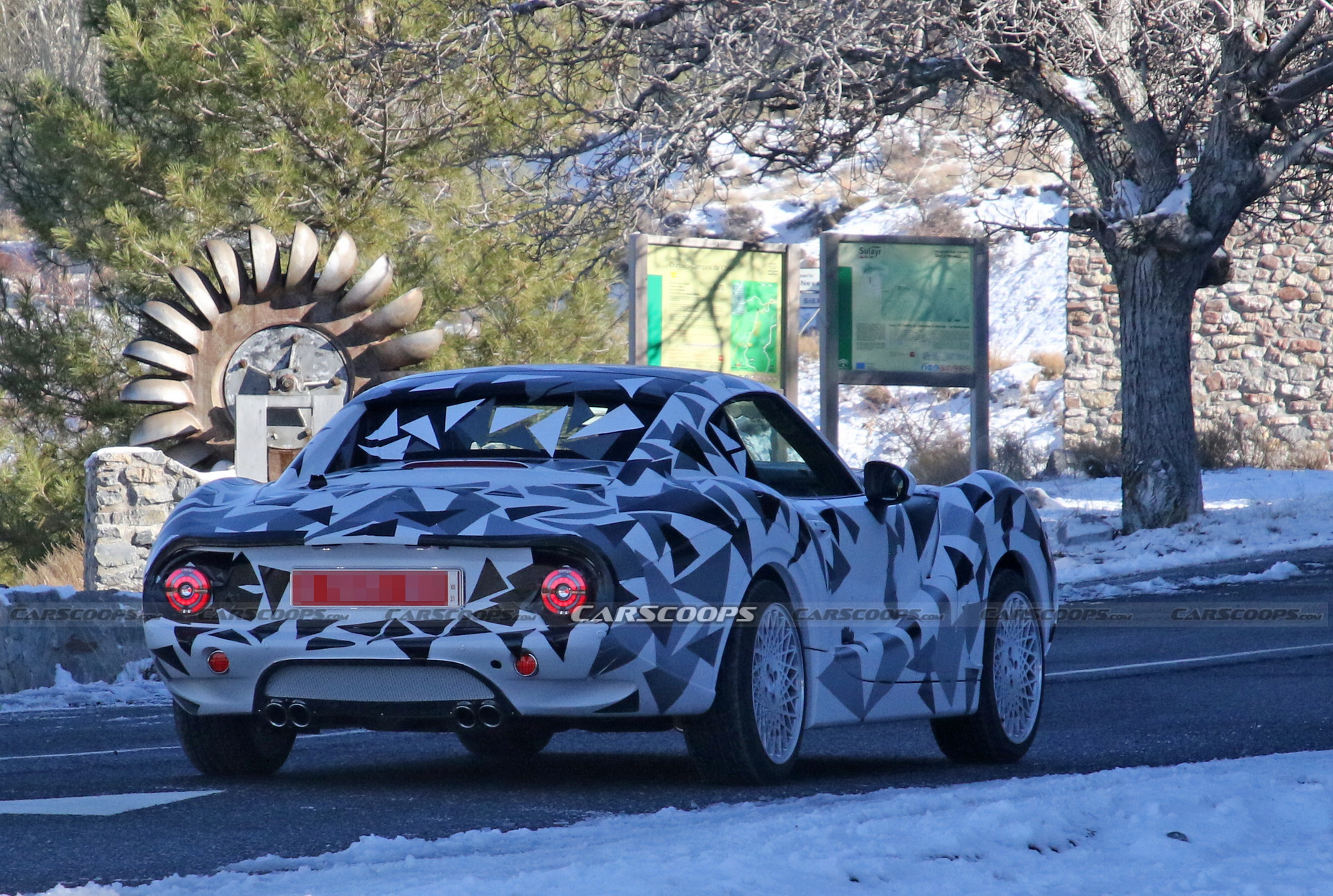 Hurtan Coupe Is A Retro Spanish Sports Car That’s Based On The Mazda MX-5 RF