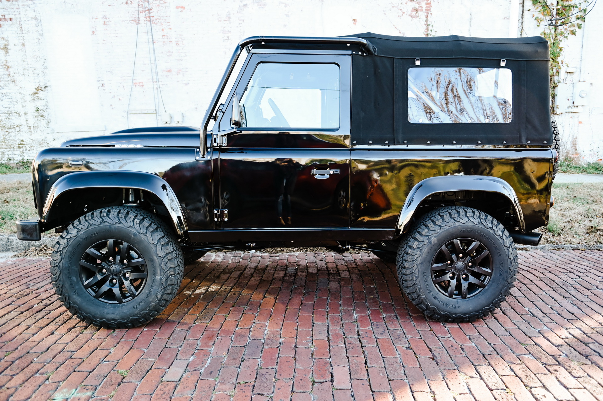 Osprey’s Land Rover Defender 90 Has Classic Looks, Modern Power