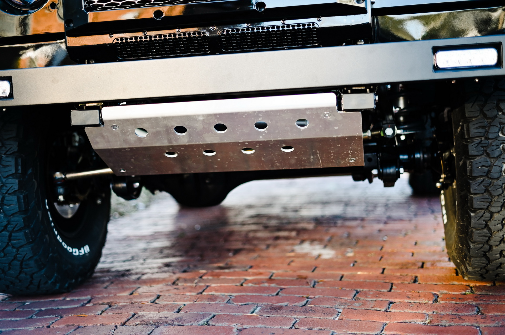 Osprey’s Land Rover Defender 90 Has Classic Looks, Modern Power