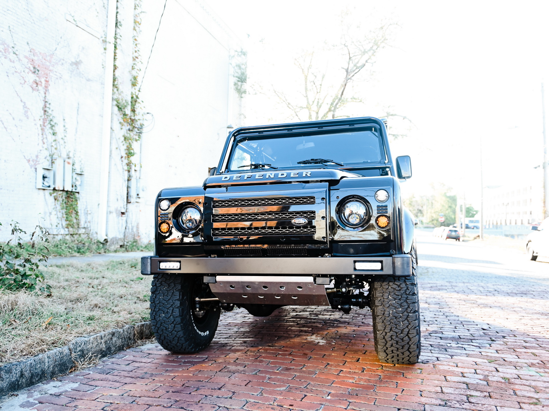 Osprey’s Land Rover Defender 90 Has Classic Looks, Modern Power