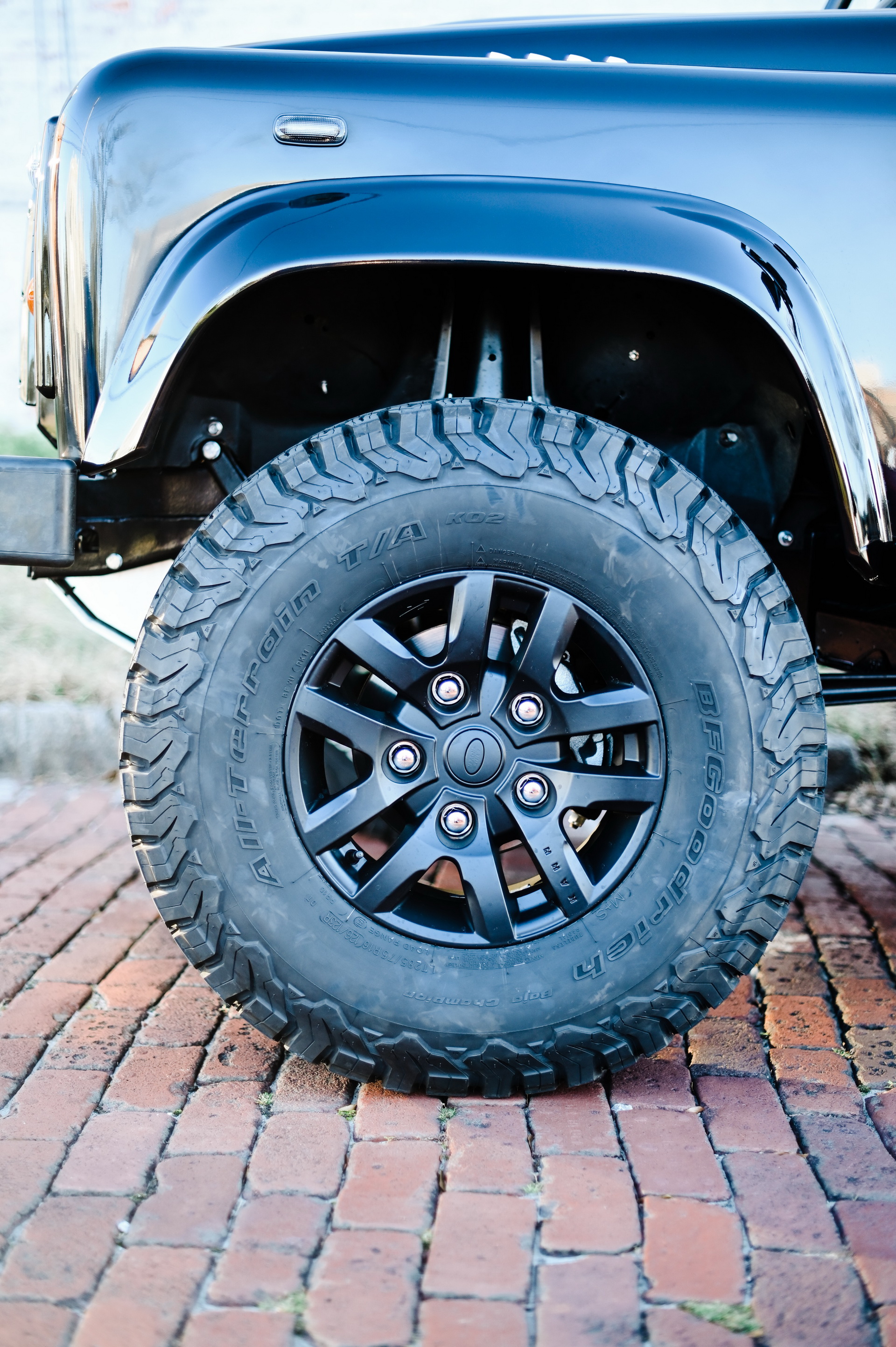 Osprey’s Land Rover Defender 90 Has Classic Looks, Modern Power