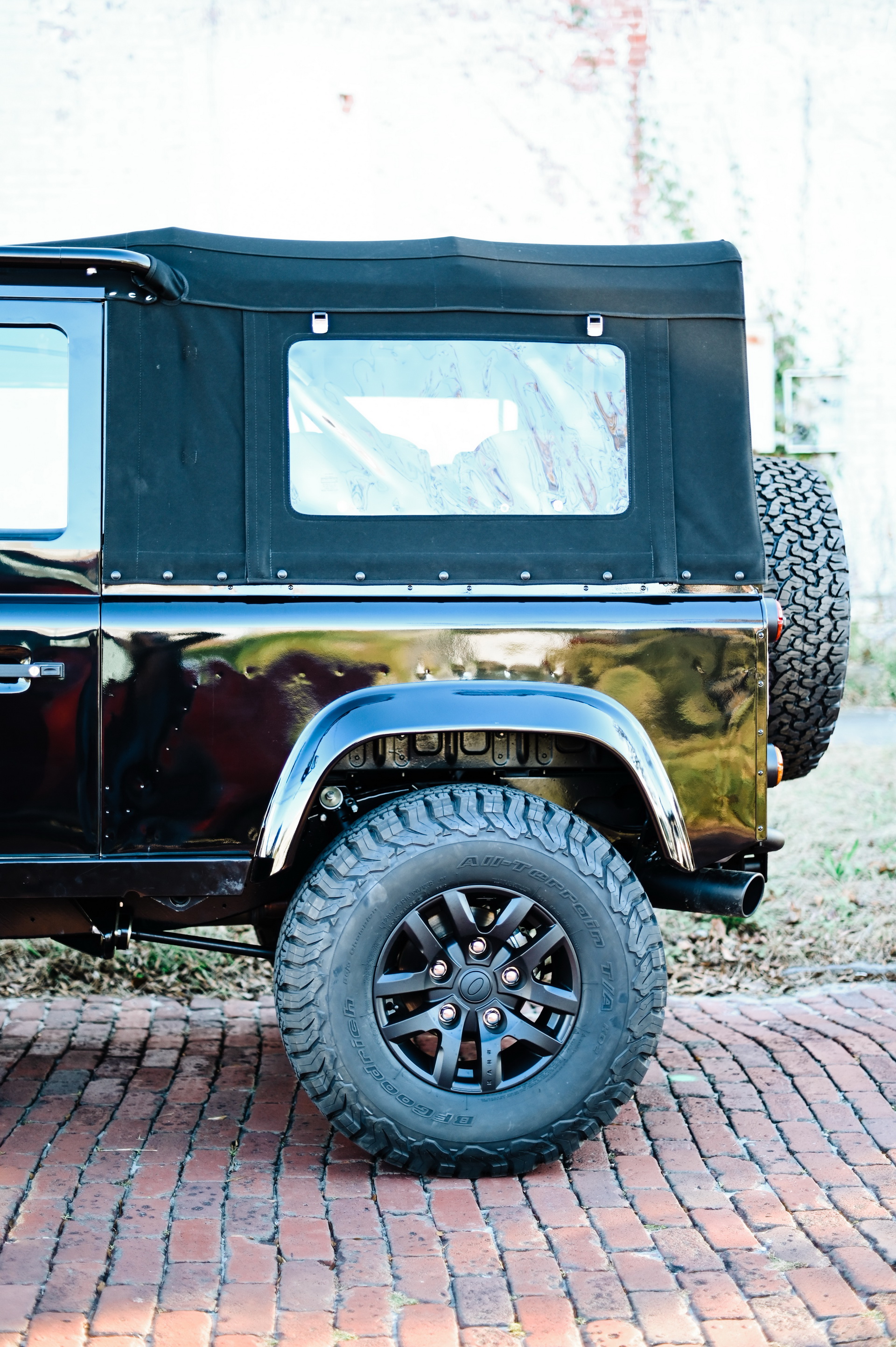 Osprey’s Land Rover Defender 90 Has Classic Looks, Modern Power