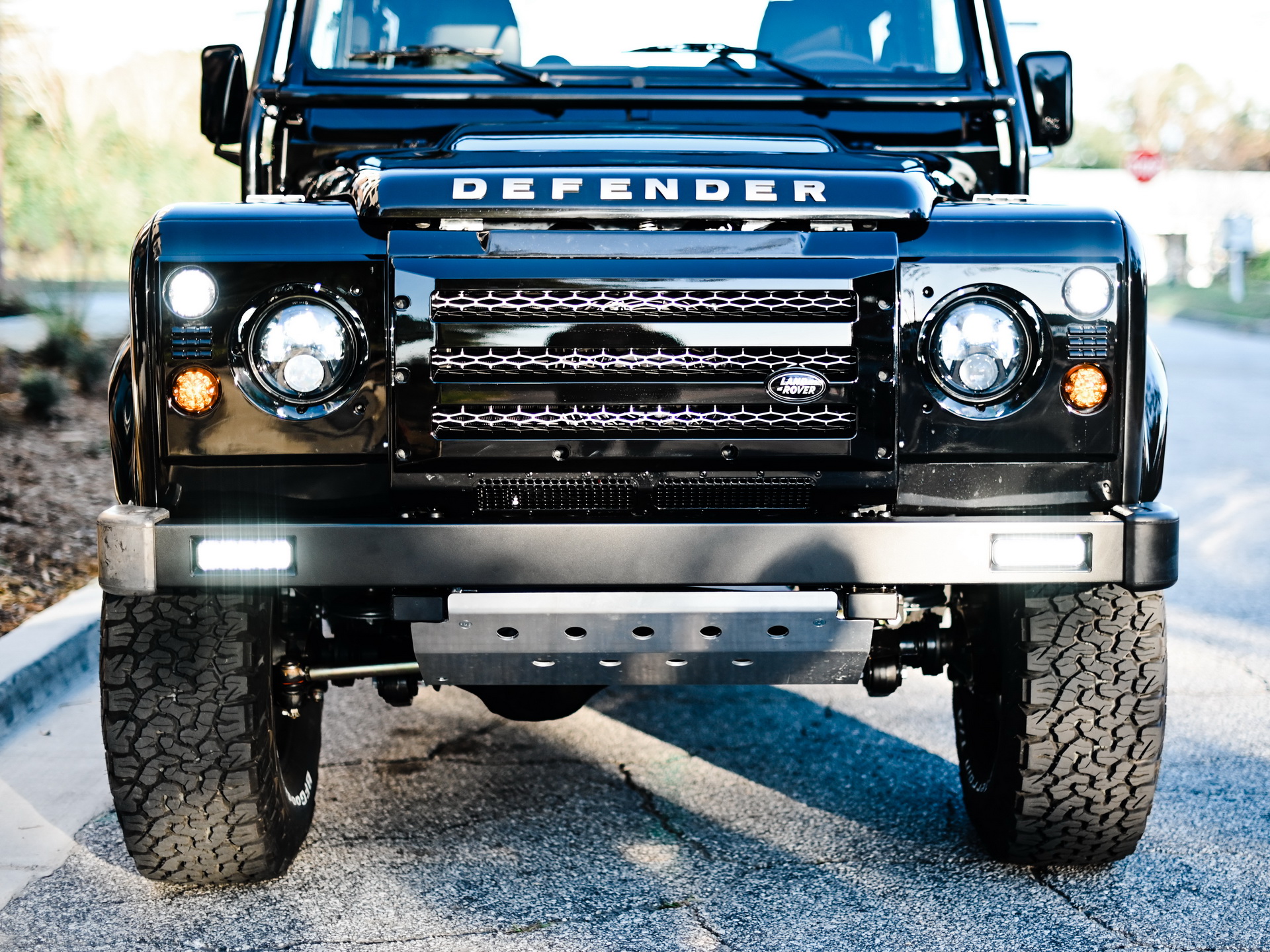 Osprey’s Land Rover Defender 90 Has Classic Looks, Modern Power