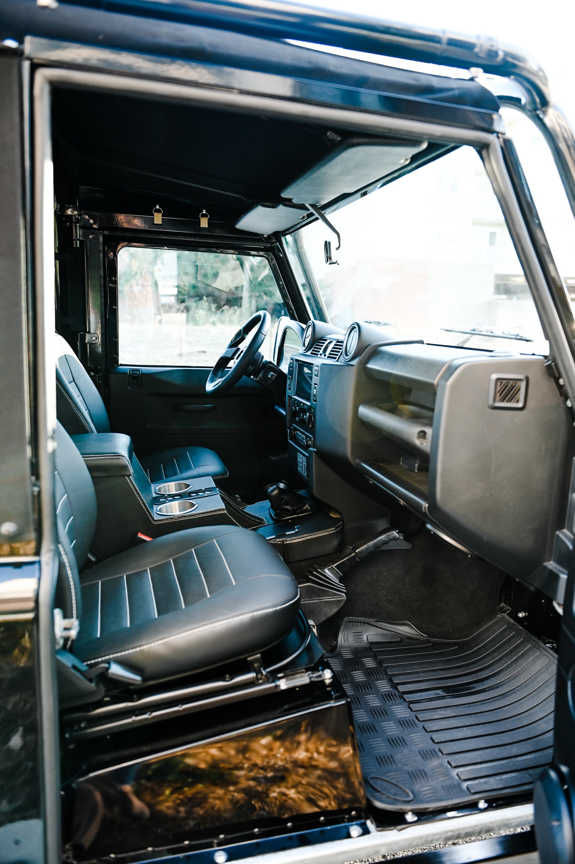 Osprey’s Land Rover Defender 90 Has Classic Looks, Modern Power