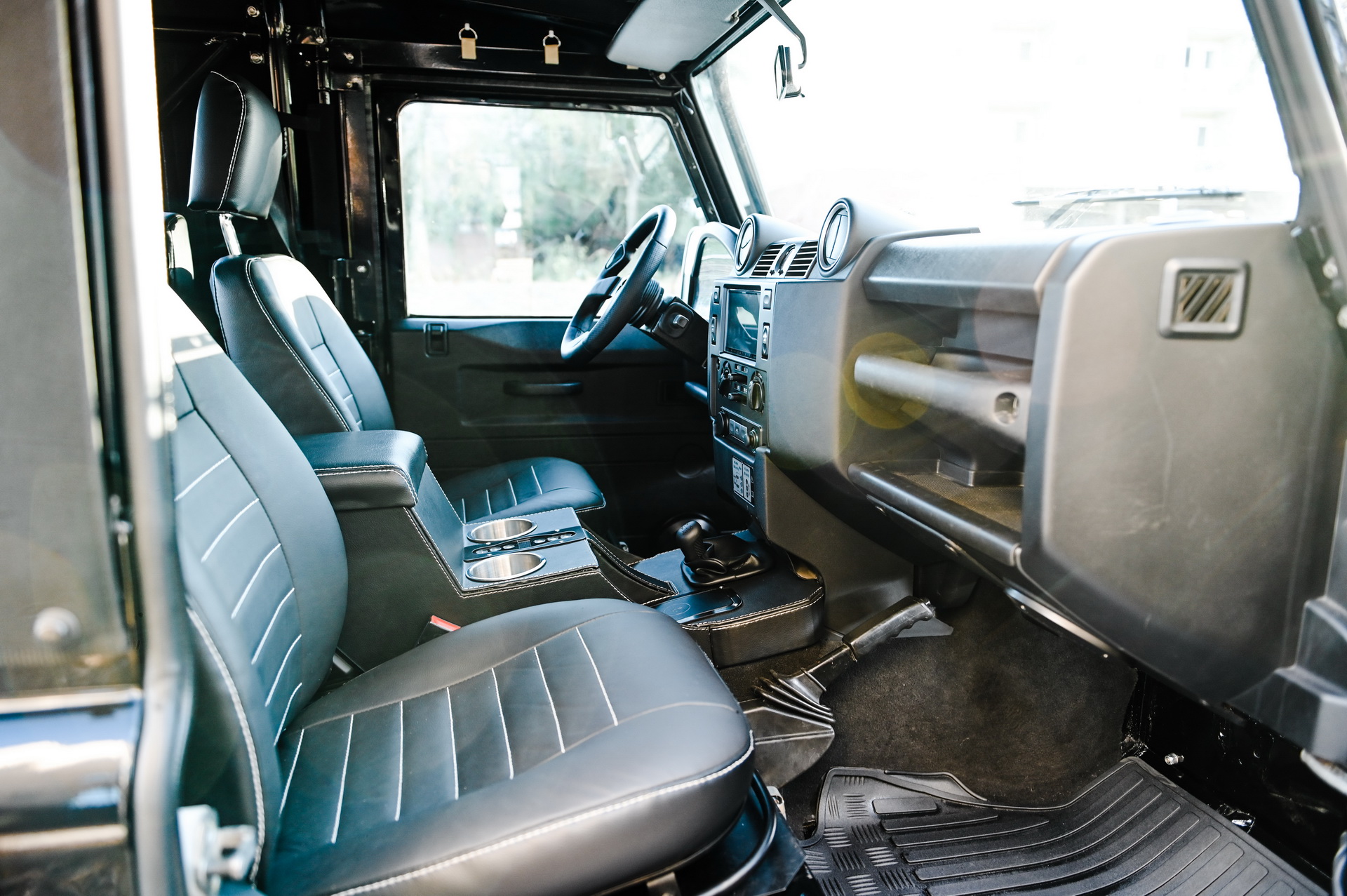 Osprey’s Land Rover Defender 90 Has Classic Looks, Modern Power