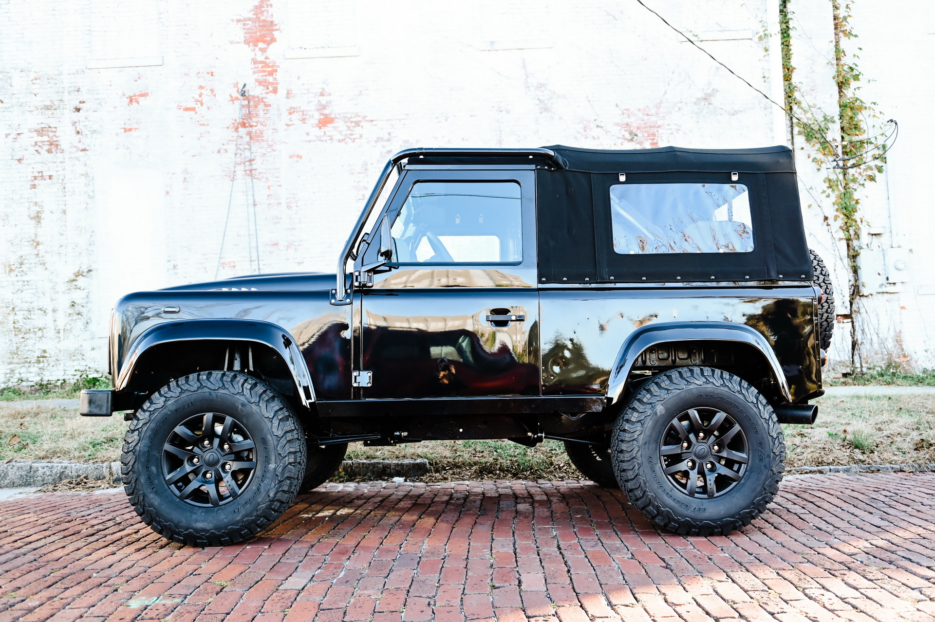 Osprey’s Land Rover Defender 90 Has Classic Looks, Modern Power