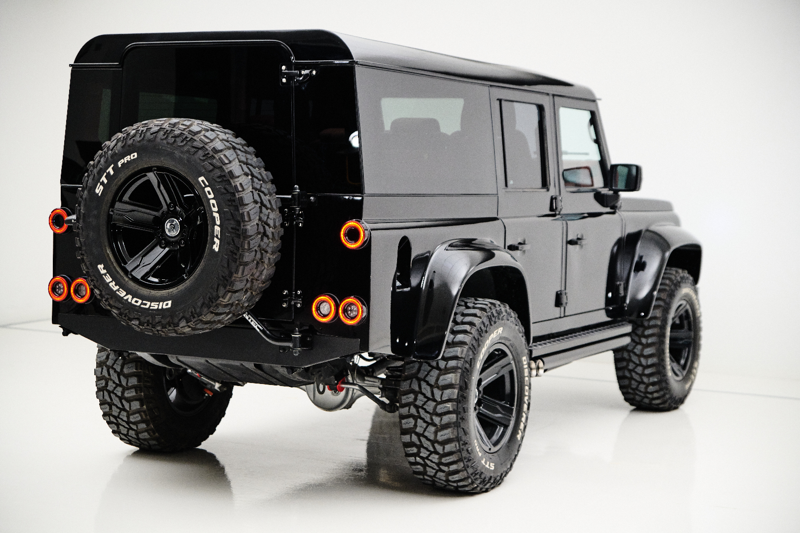 Ares Design Breathes New Life Into Classic Land Rover Defender 110 SW With Spec 1.2 Limited Edition
